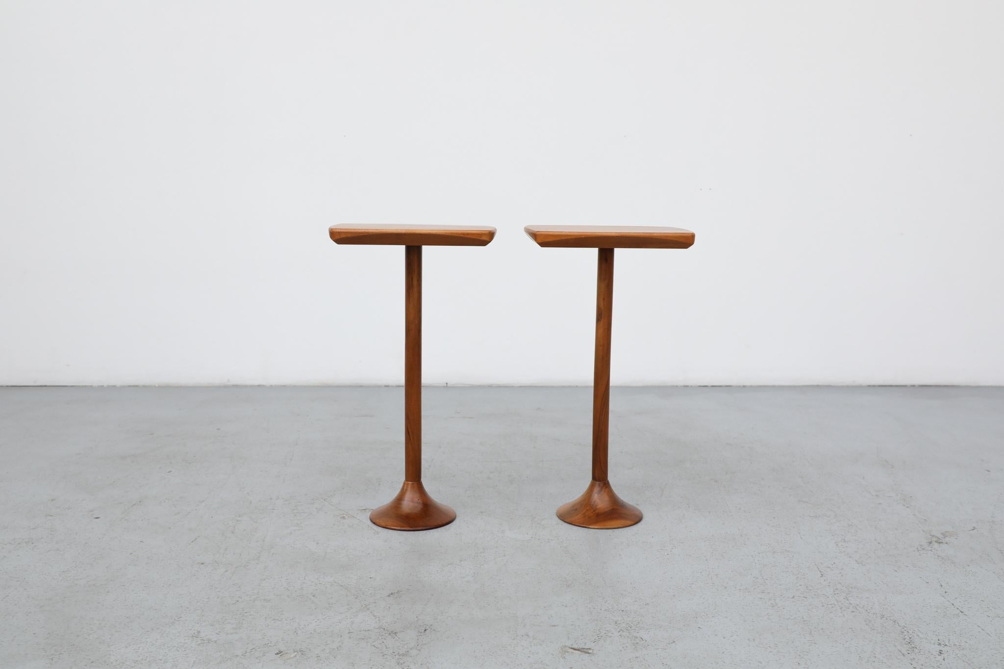 Mid-Century Modern Pair of Wooden Italian Pedestal Side Tables with Tulip Bases For Sale