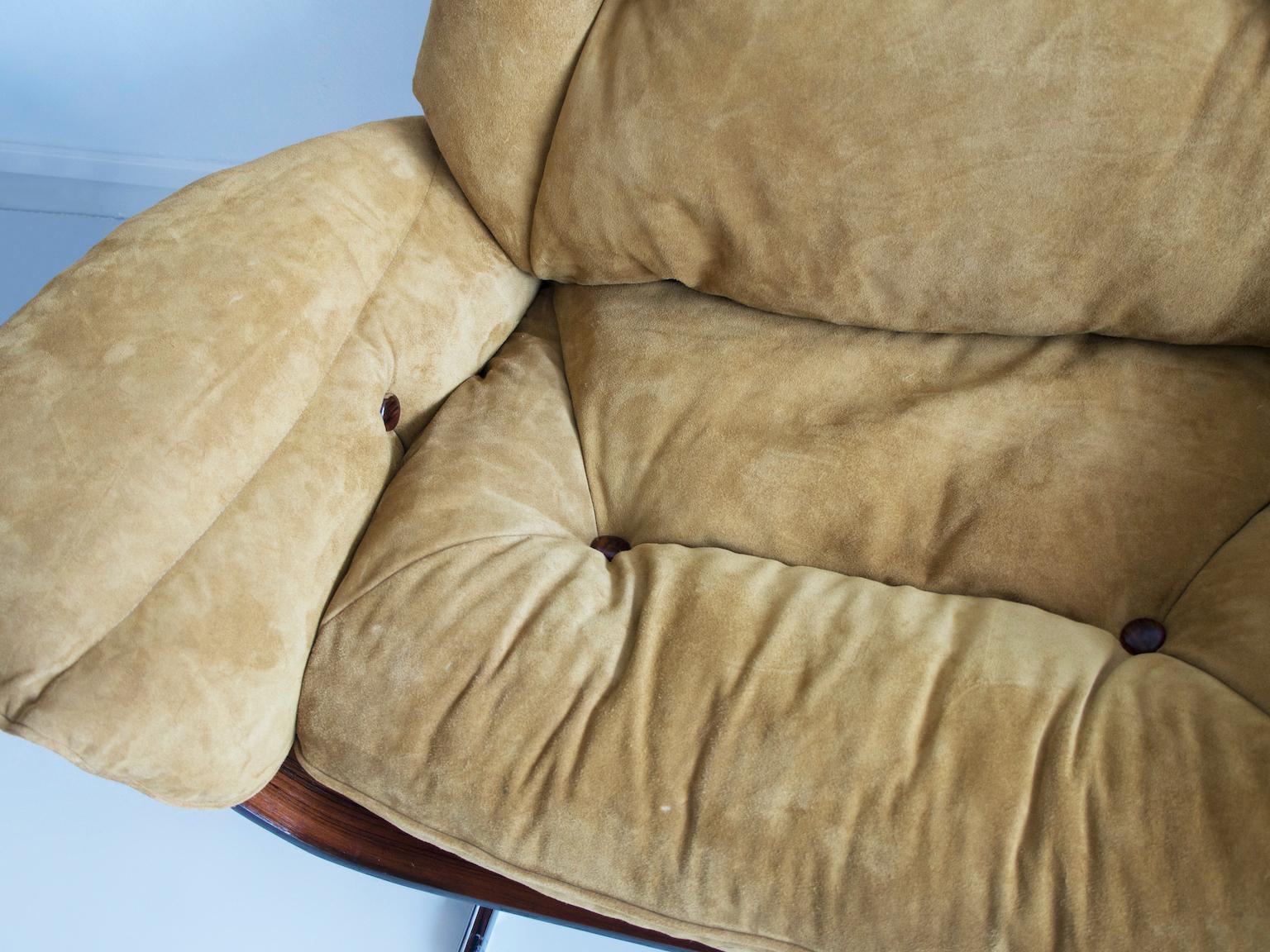 20th Century Pair of Wooden Jorge Zalszupin Presidential Armchairs Upholstered with Suede For Sale