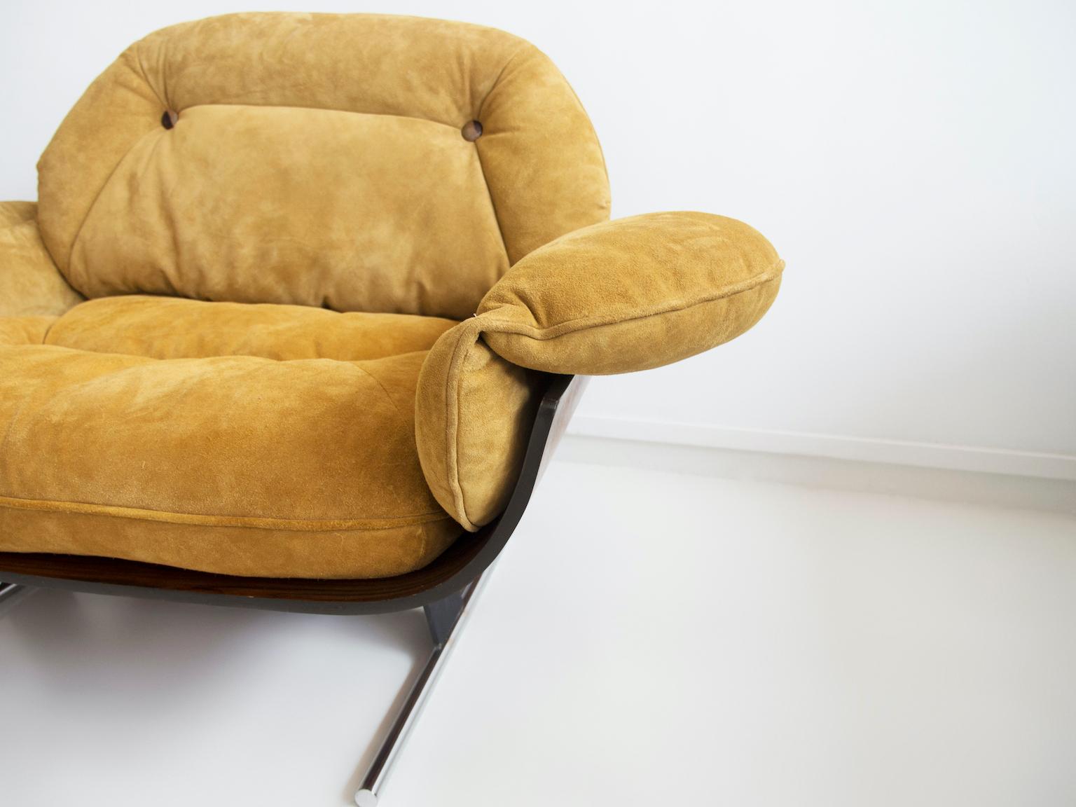 Pair of Wooden Jorge Zalszupin Presidential Armchairs Upholstered with Suede For Sale 1