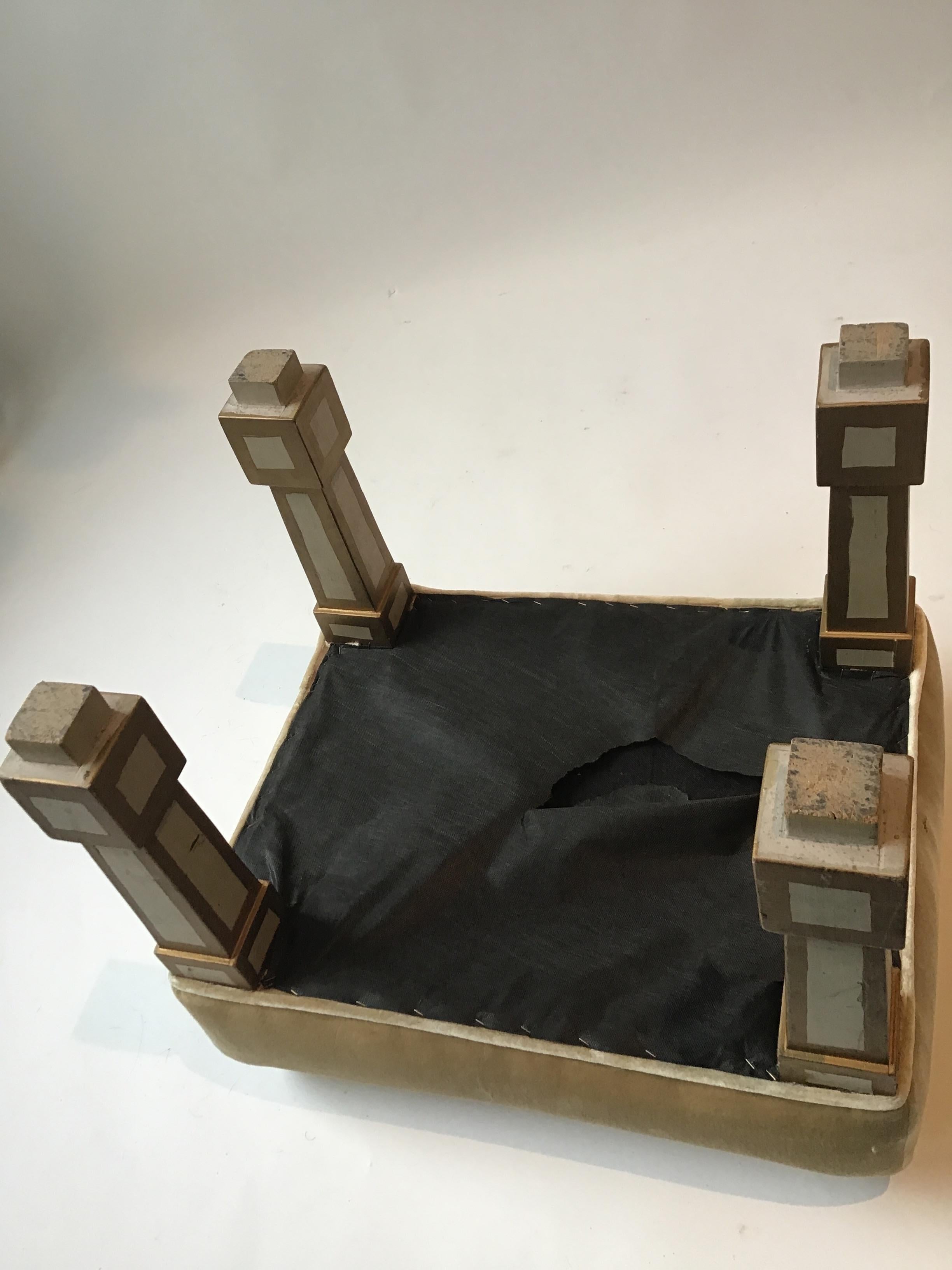 Paire d'ottomans à pieds en bois en vente 4