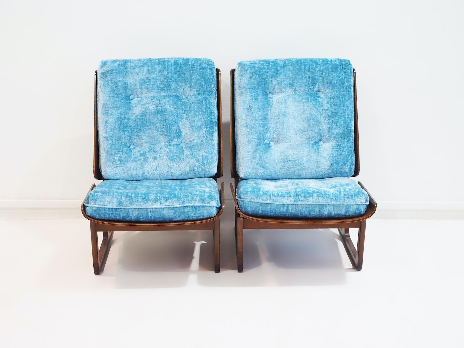 Mid-Century Modern Pair of Wooden Lounge Chairs with Molded Plywood Backrest and Blue Upholstery For Sale