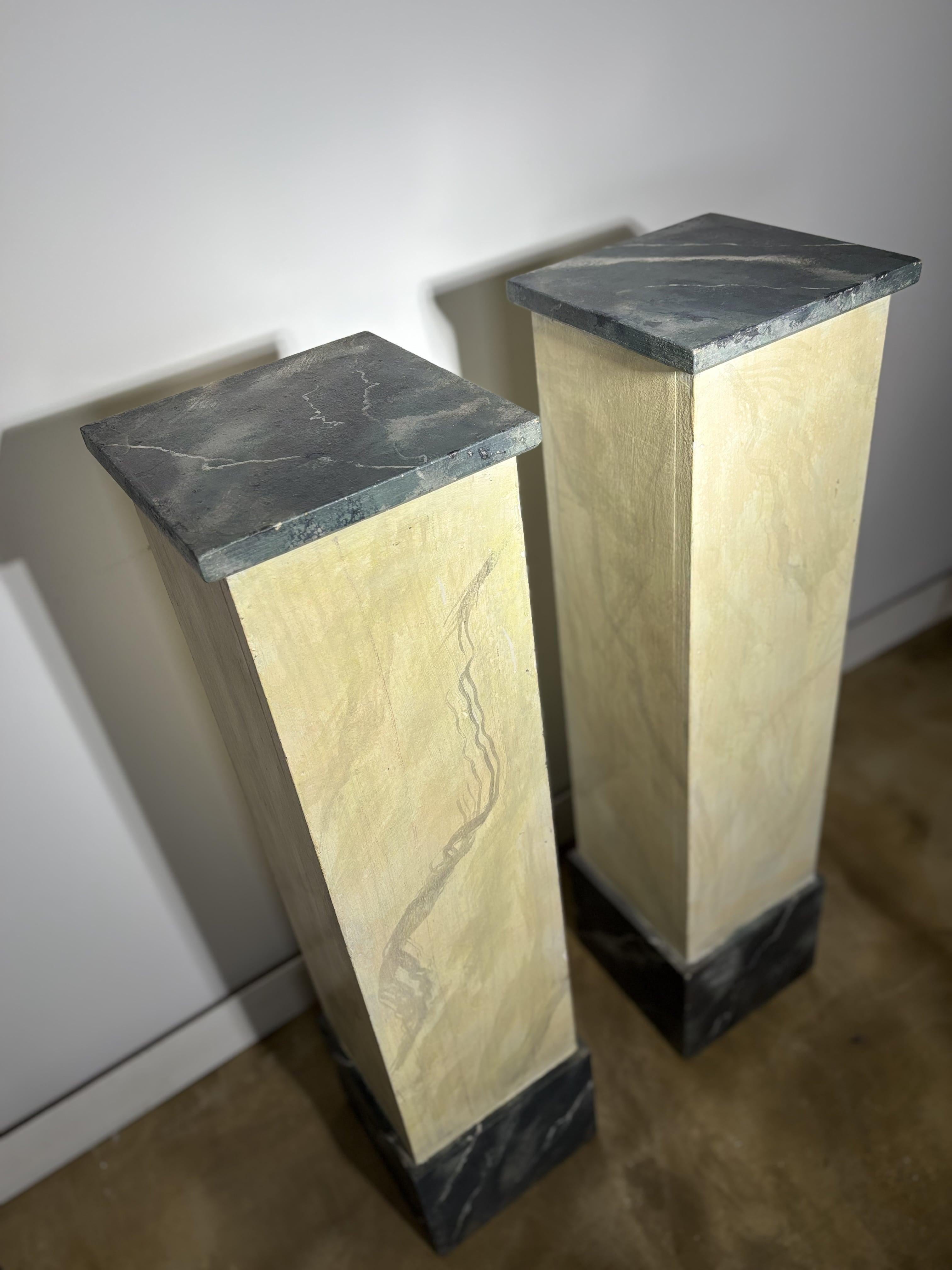 Neoclassical Revival Pair Of Wooden Pedestal Columns Painted In Trompe-l'oeil Marble - 20th Century For Sale