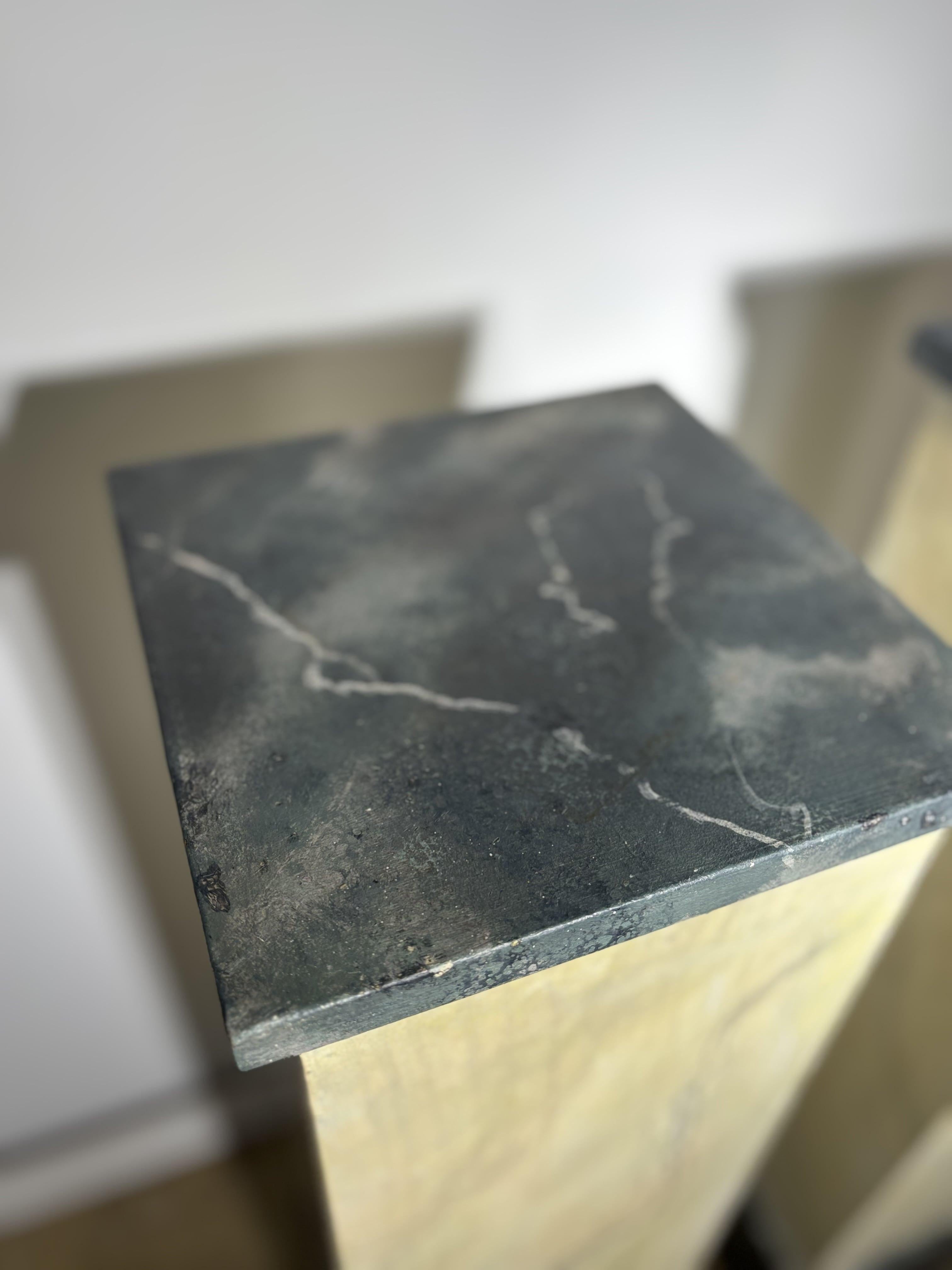Pair Of Wooden Pedestal Columns Painted In Trompe-l'oeil Marble - 20th Century In Good Condition For Sale In RUEIL-MALMAISON, FR