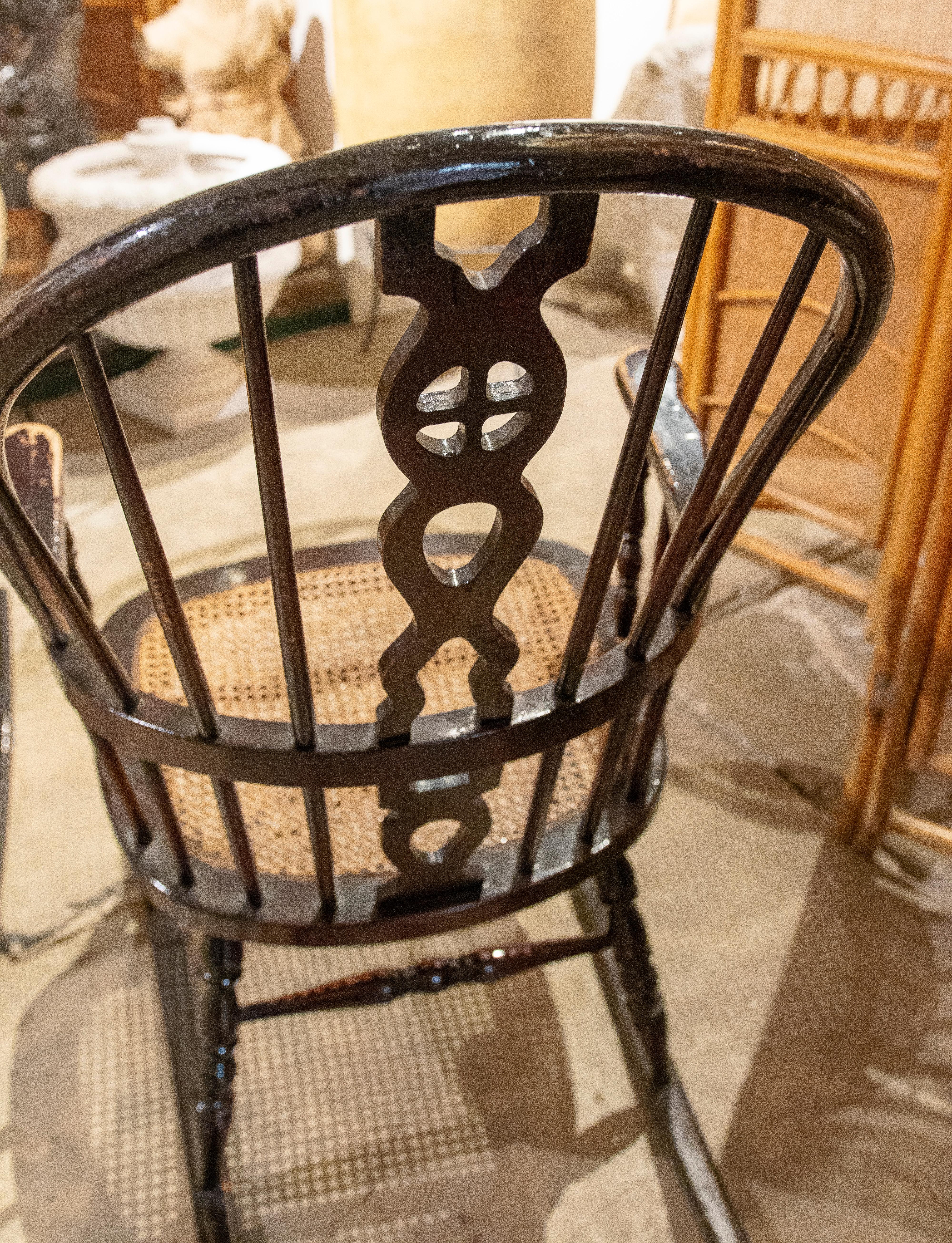 Paire de chaises à bascule en bois avec assise en raphia en vente 4