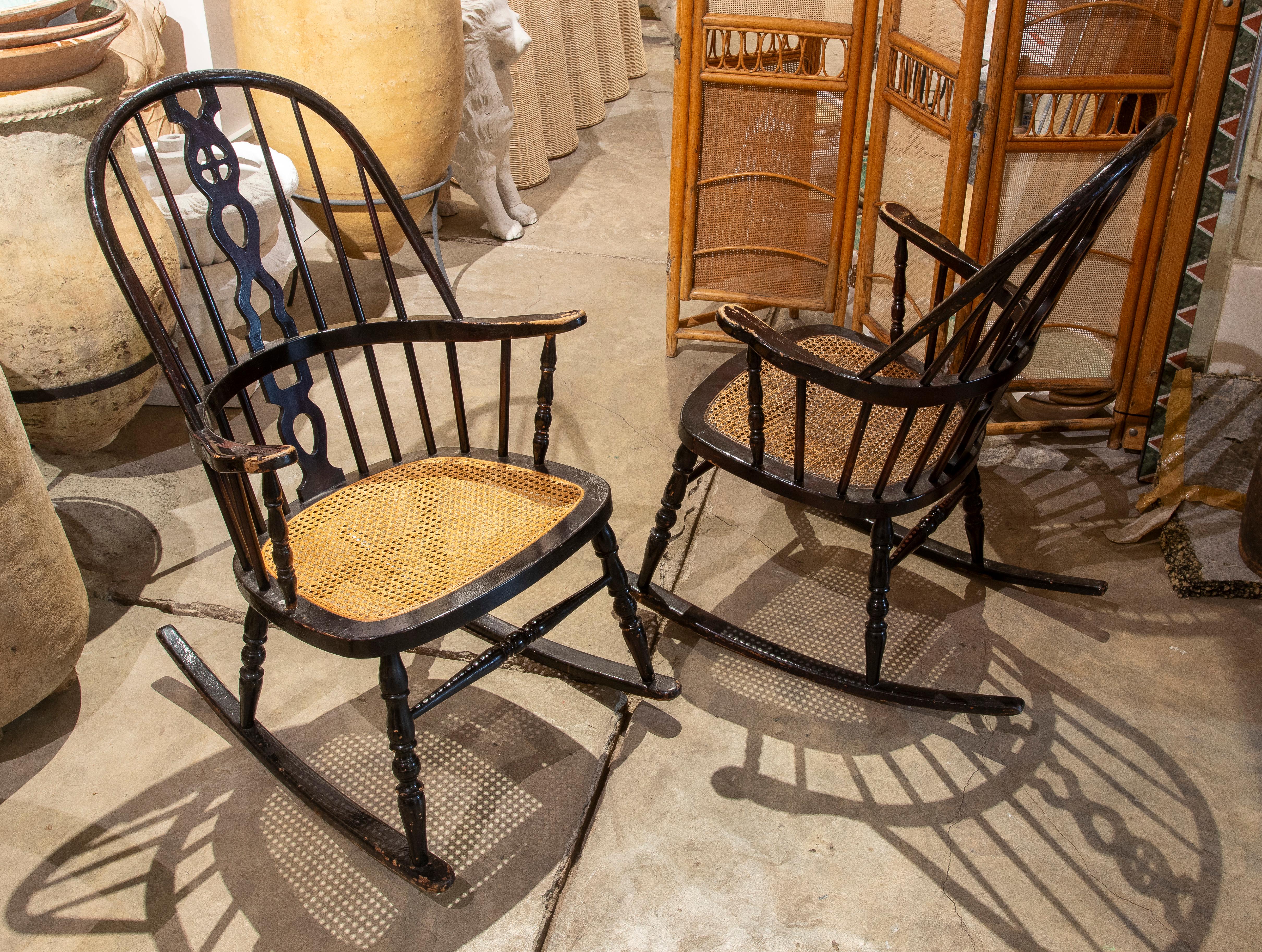 20th Century Pair of Wooden Rocking Chairs with Raffia Seat For Sale