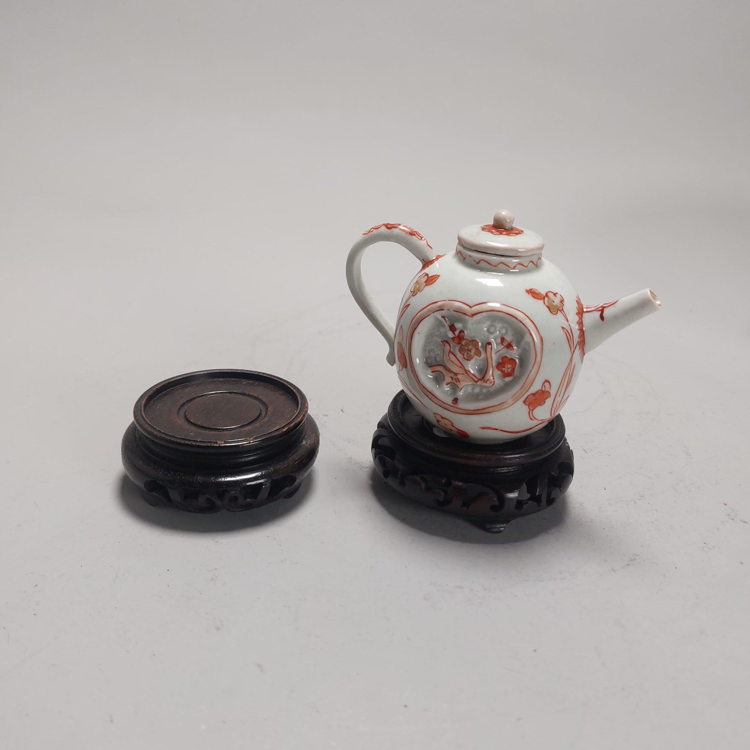 Paire de supports en bois pour porcelaine ancienne chinoise ou japonaise, 20e siècle Bon état - En vente à Amsterdam, Noord Holland