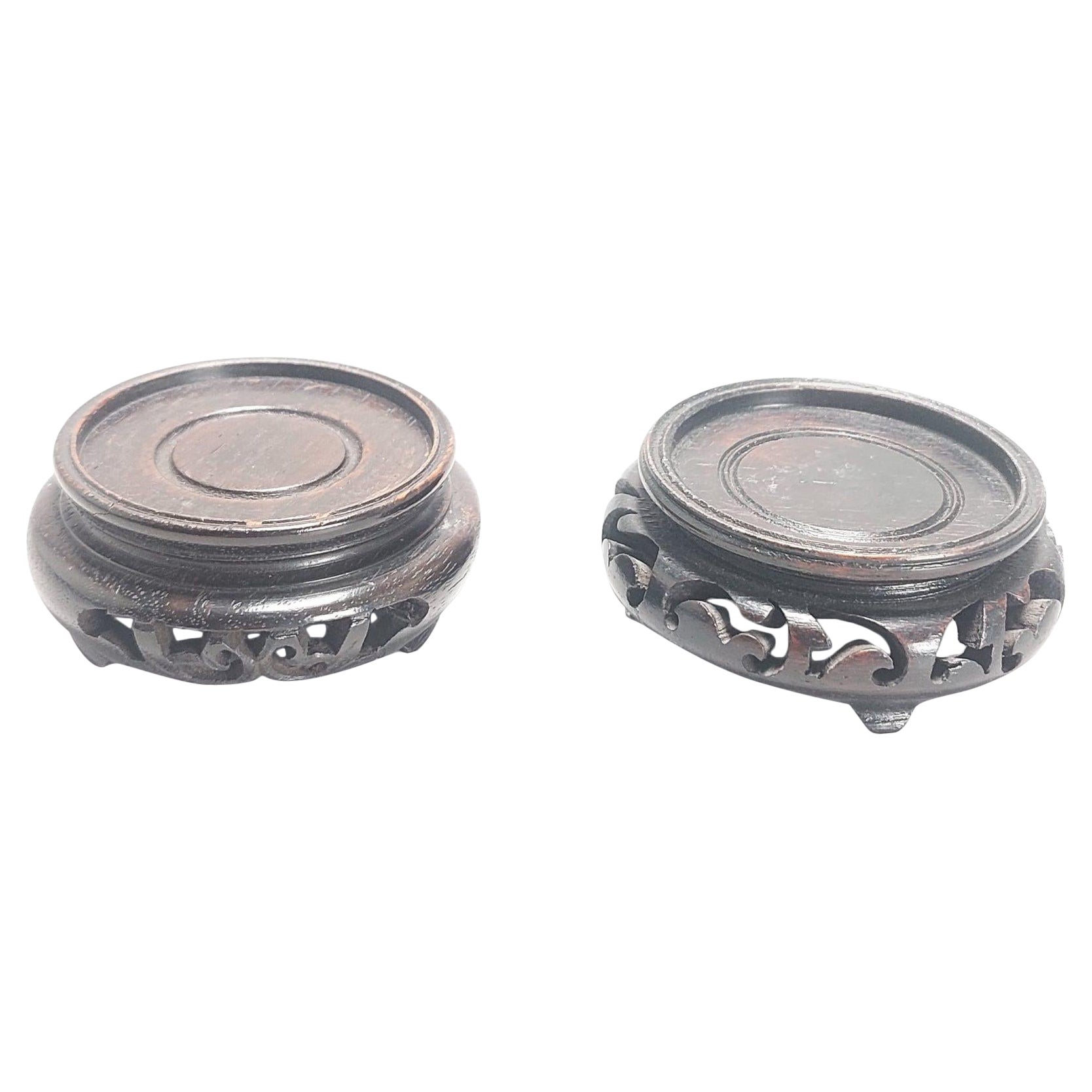Paire de supports en bois pour porcelaine ancienne chinoise ou japonaise, 20e siècle en vente