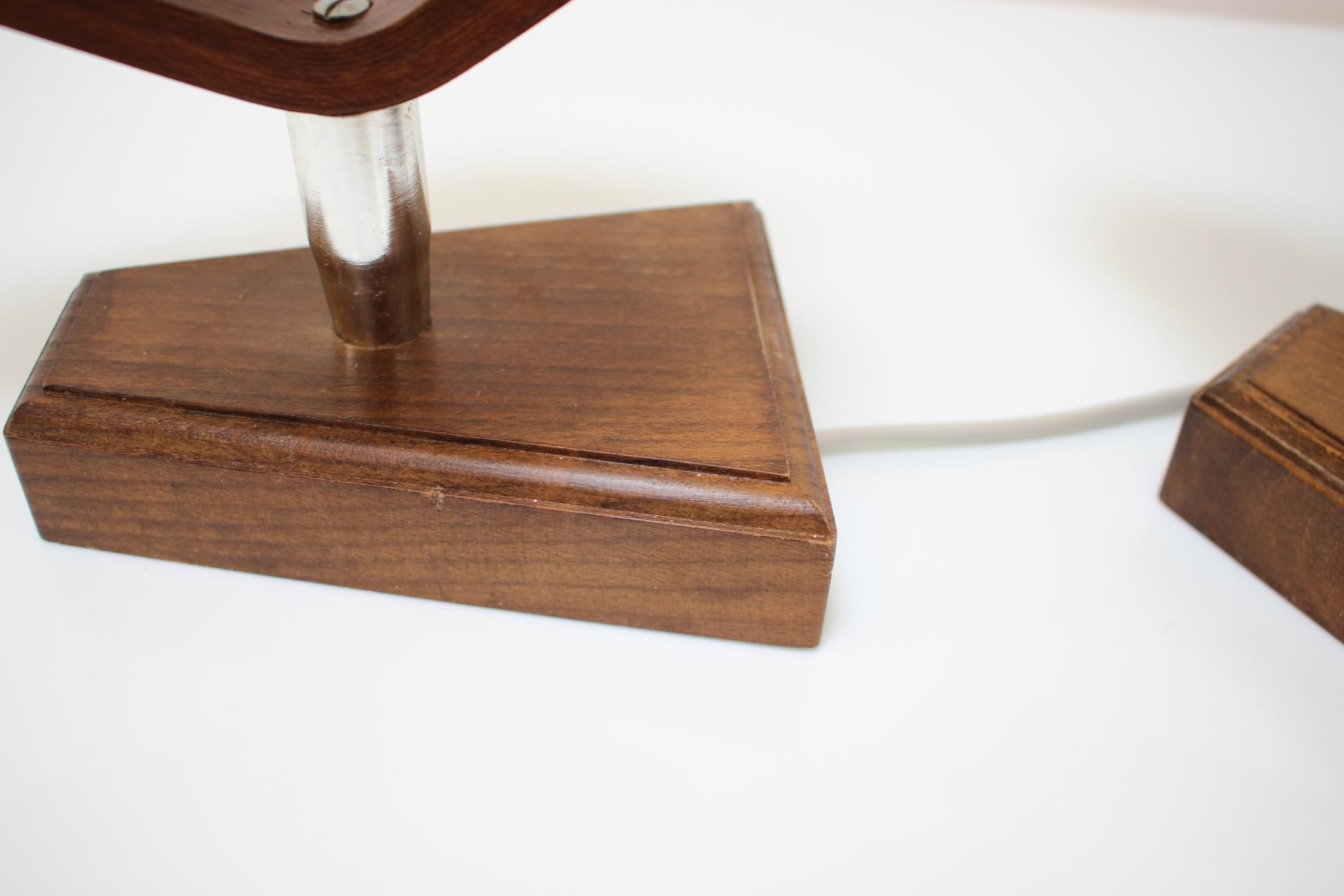 Paar Tisch-/Wandlampen aus Holz, von Dřevo Humpolec, 1940er Jahre, Tschechoslowakei im Zustand „Gut“ im Angebot in Praha, CZ
