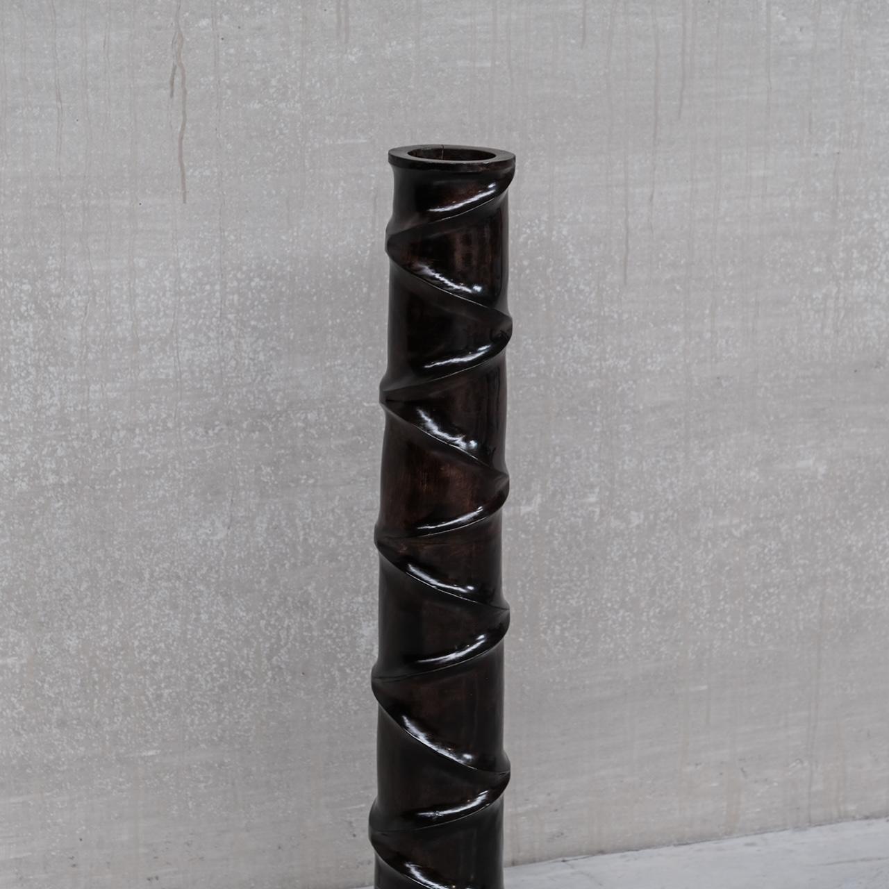 Coppia di vasi decorativi francesi alti in legno della metà del secolo scorso in vendita 6