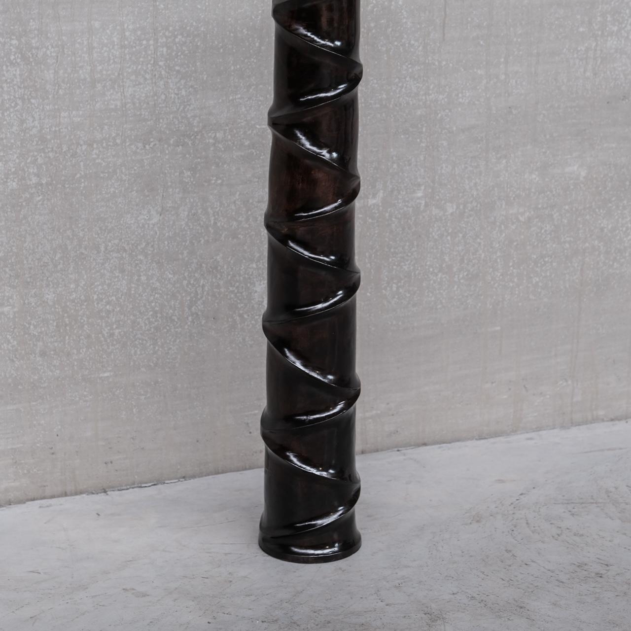 Paar hohe französische Mid-Century-Deko-Vasen aus Holz im Angebot 8