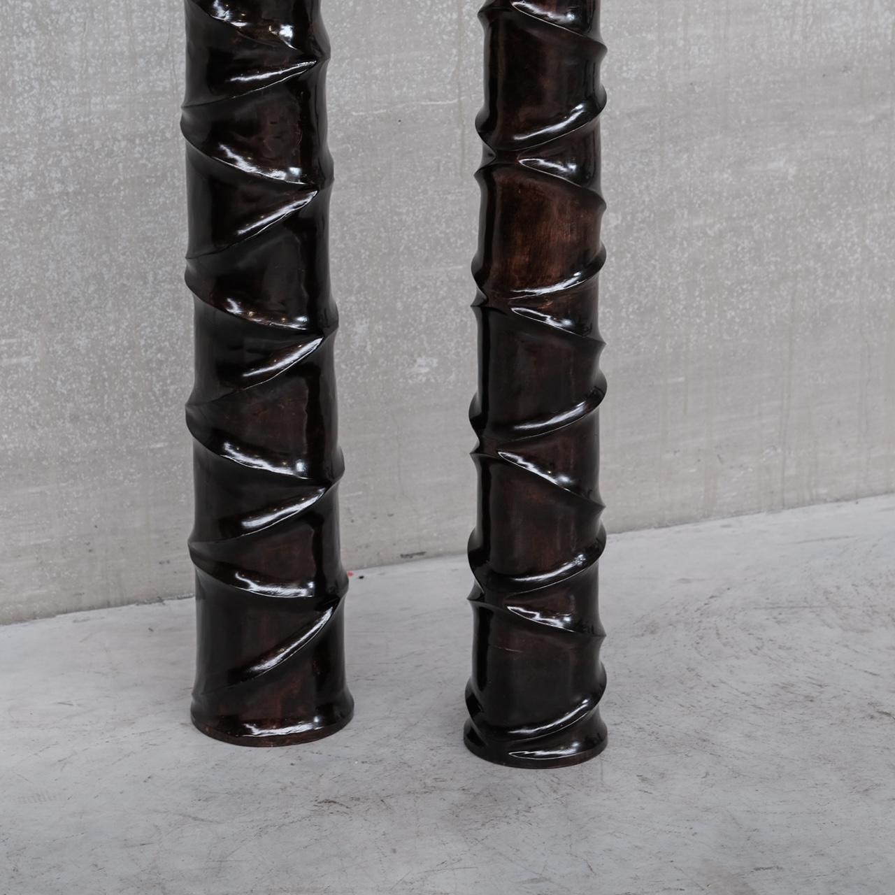Paar hohe französische Mid-Century-Deko-Vasen aus Holz (20. Jahrhundert) im Angebot