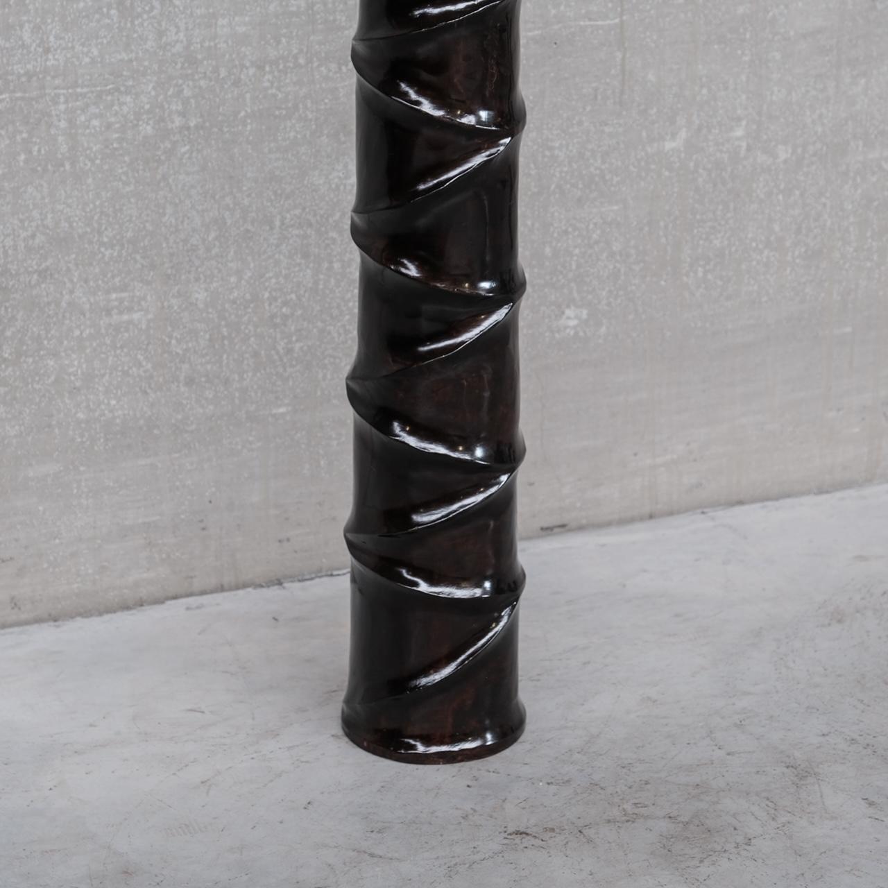 Paar hohe französische Mid-Century-Deko-Vasen aus Holz im Angebot 3