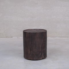 Paire de tables d'appoint primitives en bois