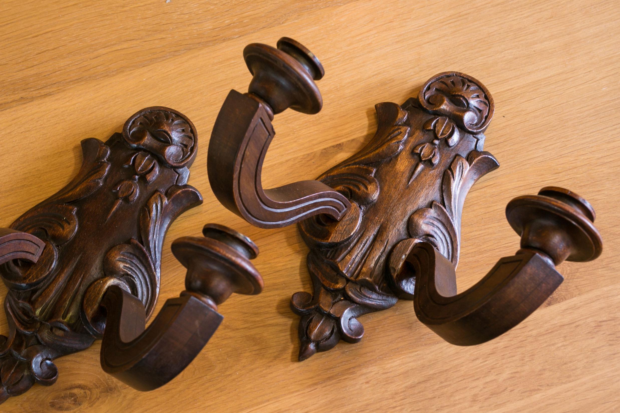 Pair of Wooden Two-Arm Sconces (Französisch)