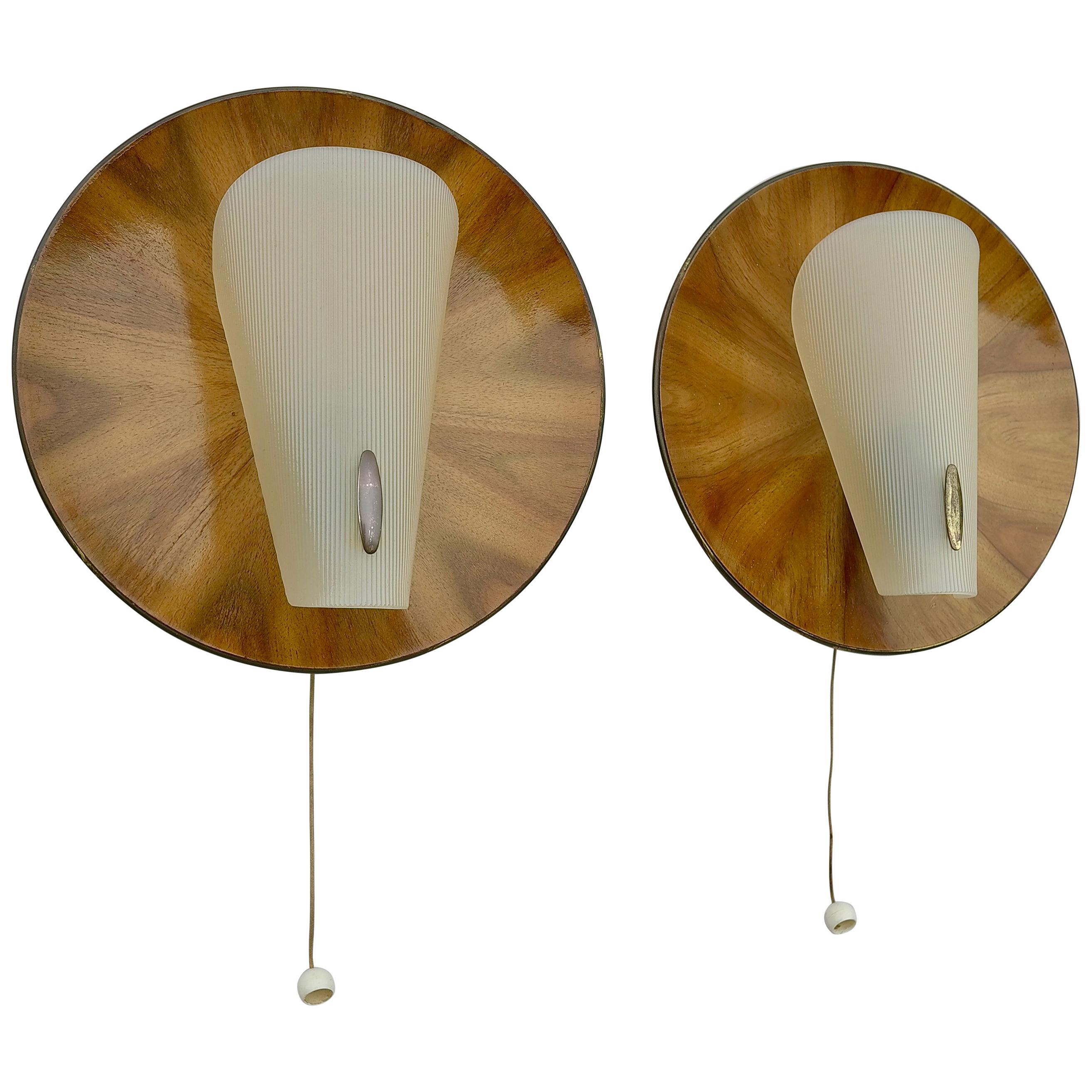 Pair of Wooden Wall Bed Lamps with Fine Brass Details, Italy, 1950s For Sale