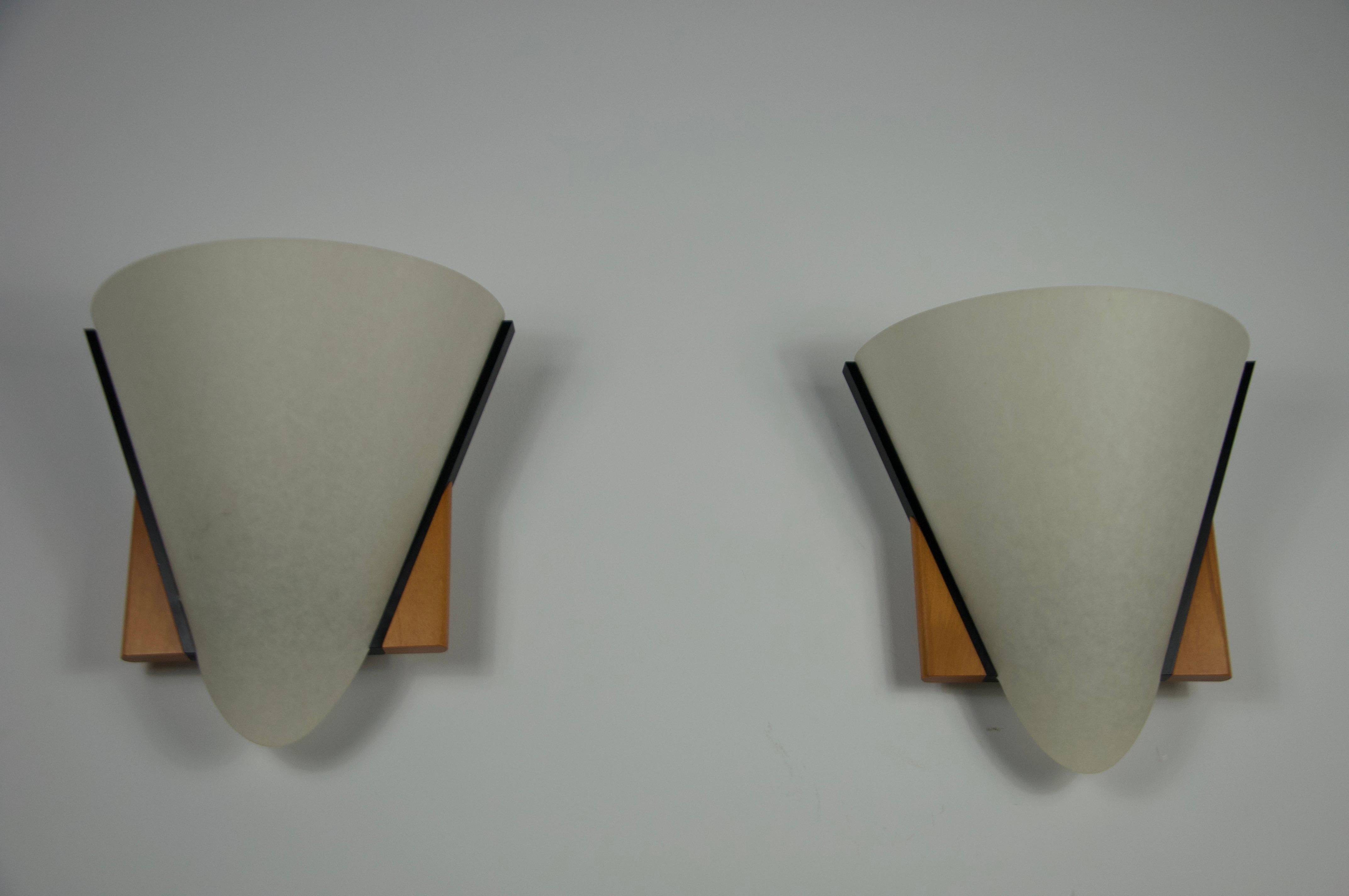 Paar hölzerne Wandlampen von Domus, 1970er Jahre im Zustand „Gut“ im Angebot in Hagenbach, DE