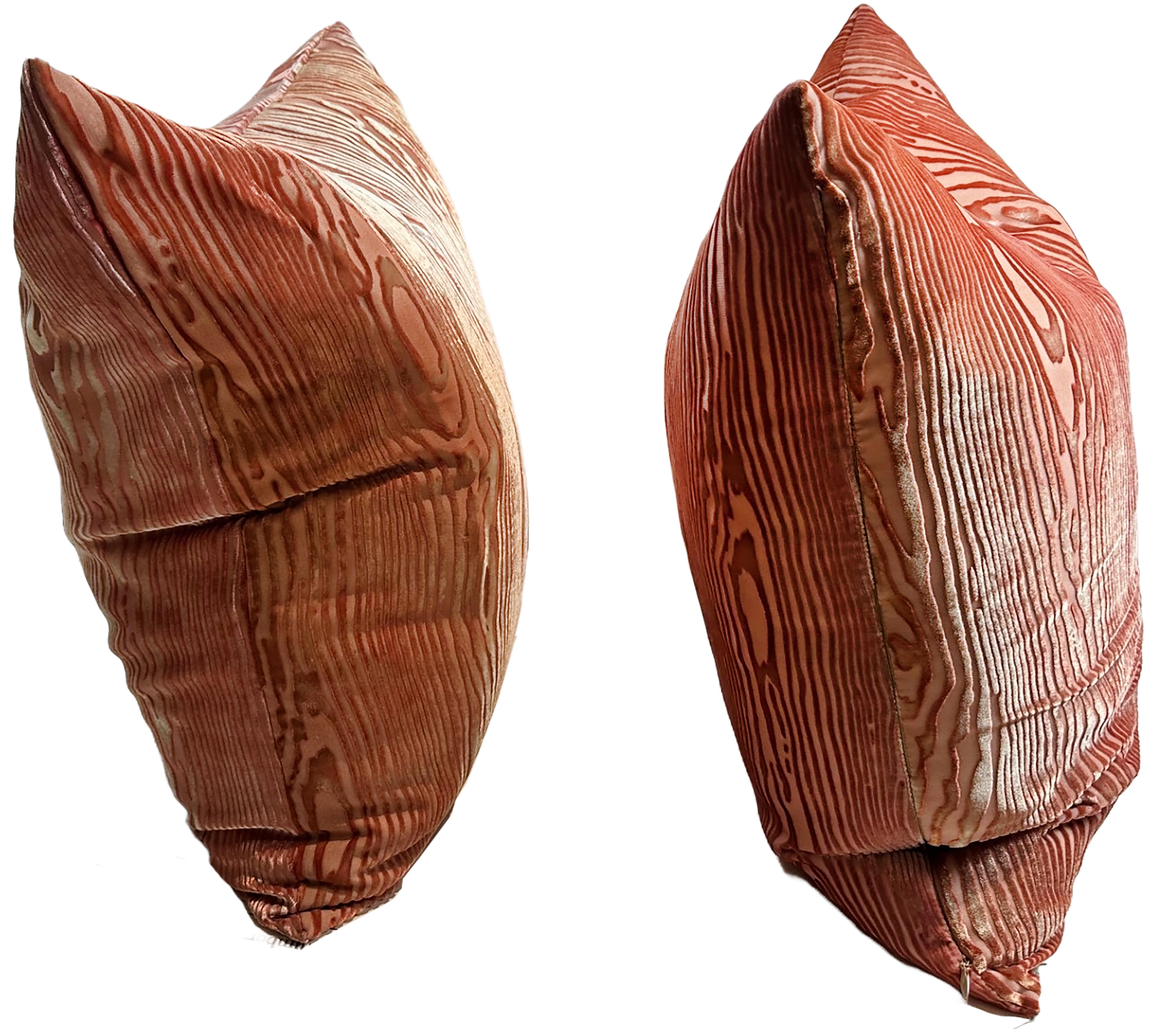 Pareja de cojines de terciopelo de madera de mango de Kevin O'Brien Studio en venta 1
