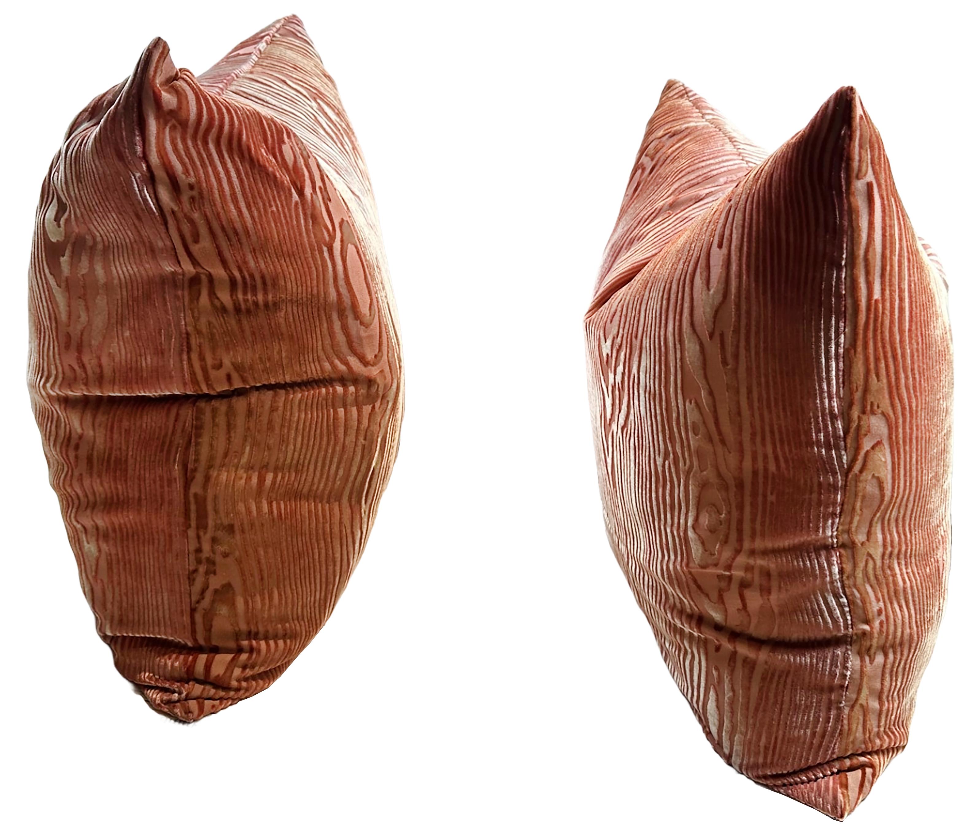 Pareja de cojines de terciopelo de madera de mango de Kevin O'Brien Studio en venta 2