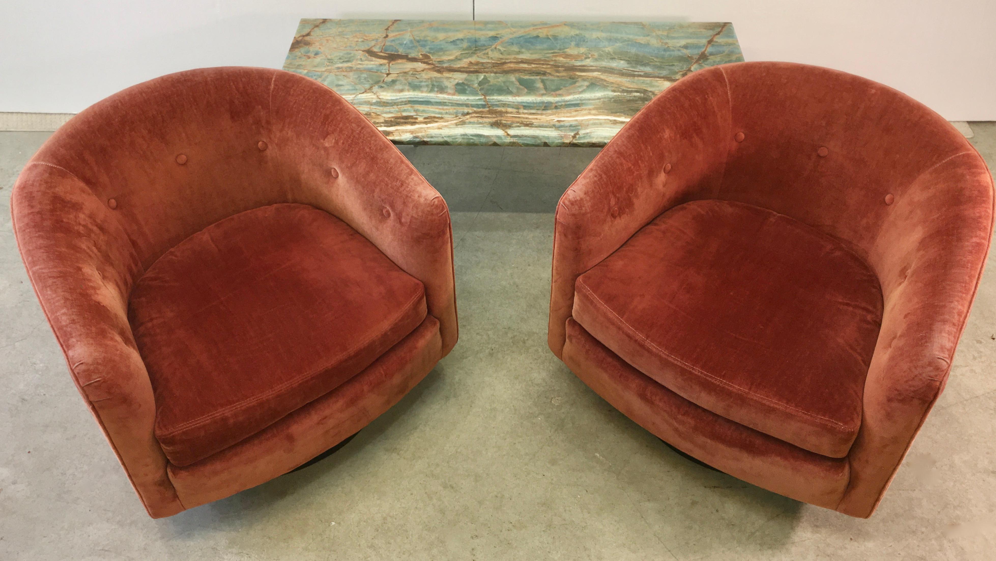 Pair of Woodmark Originals Swivel Chairs Style of Milo Baughman In Fair Condition In Hanover, MA