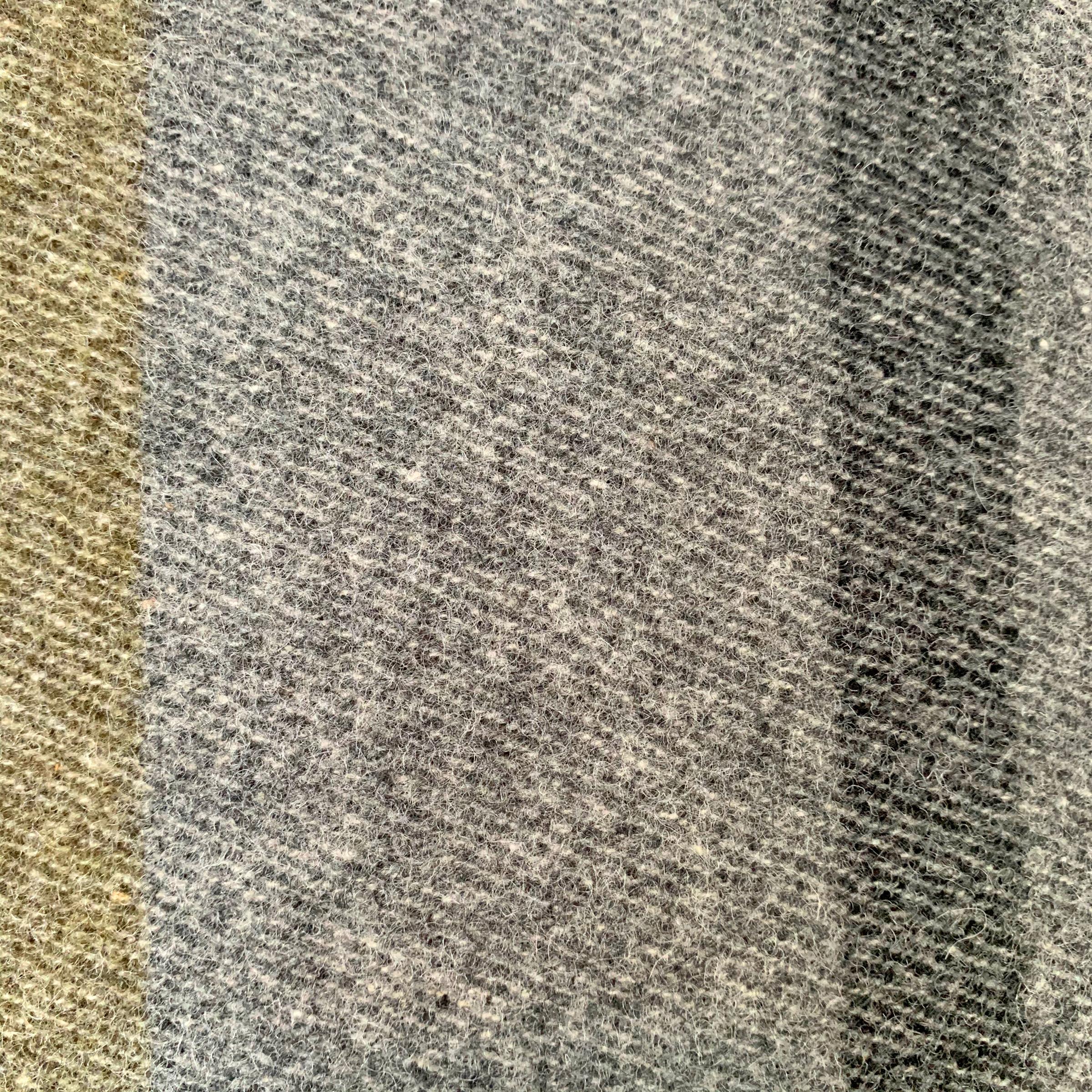 Paire de coussins à rayures en laine en vente 2