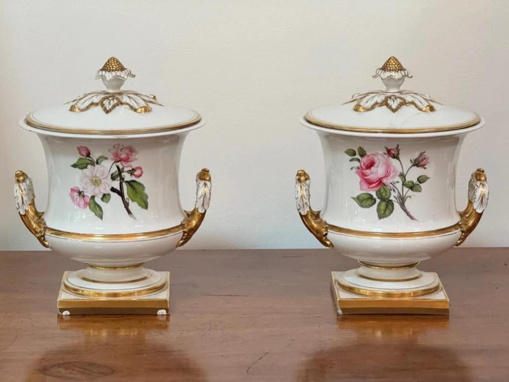 Pair of Worcester Porcelain Covered Fruit Coolers Circa 1813 In Good Condition For Sale In Charlottesville, VA