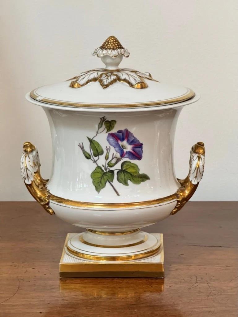 19th Century Pair of Worcester Porcelain Covered Fruit Coolers Circa 1813 For Sale