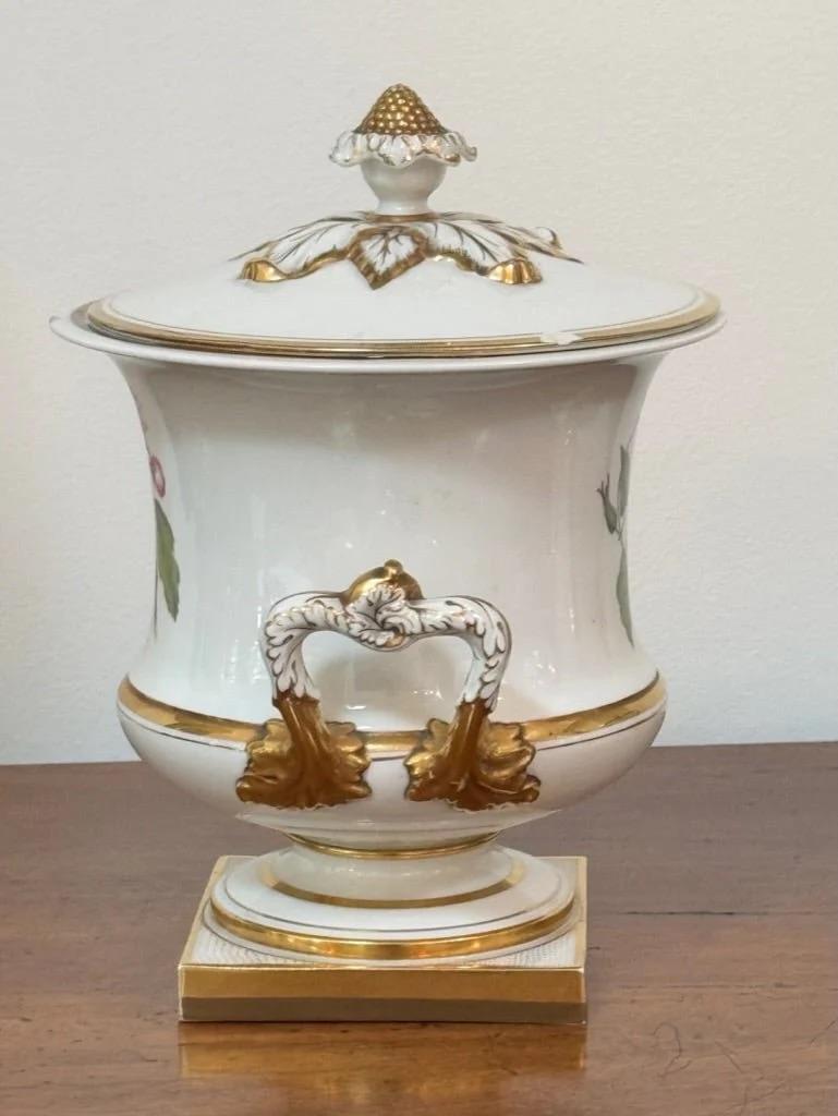 Pair of Worcester Porcelain Covered Fruit Coolers Circa 1813 For Sale 3