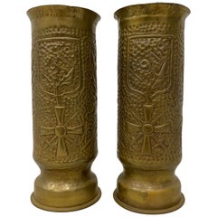 Paire de vases d'art des tranchées en laiton de la Première Guerre mondiale:: vers 1918