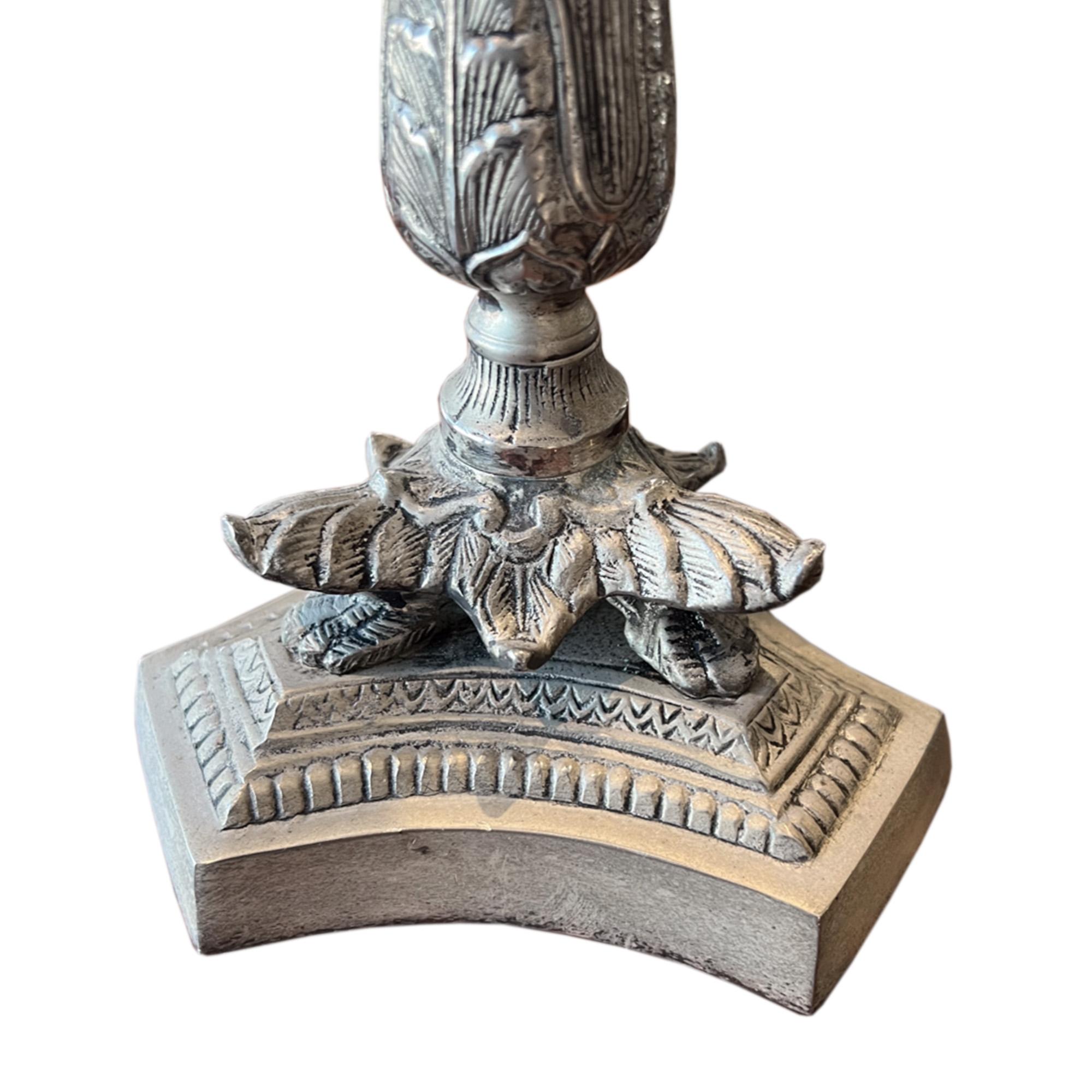 Neoclassico Coppia di candelabri in argento consumati (4 coppie disponibili) in vendita