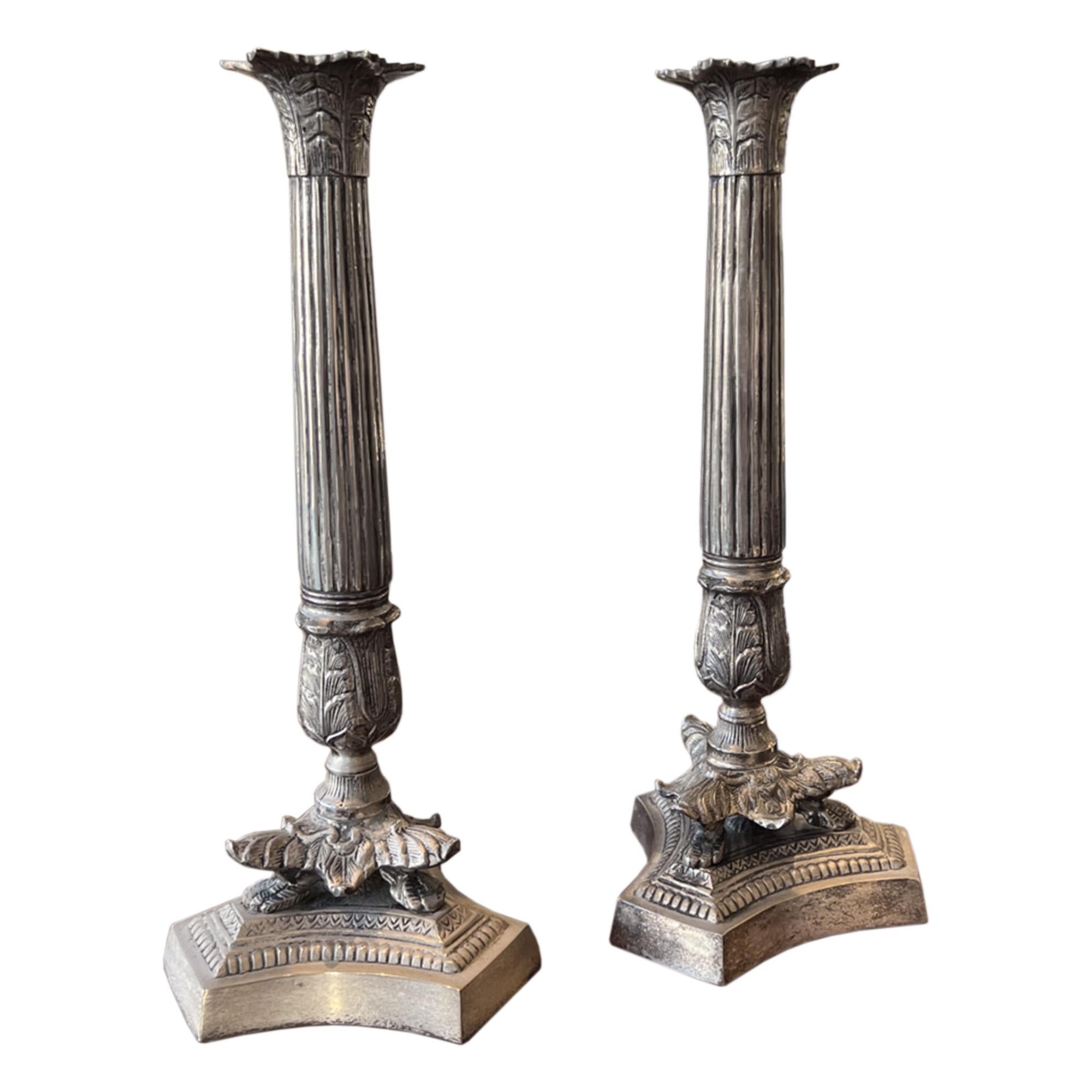 Coppia di candelabri in argento consumati (4 coppie disponibili) In condizioni discrete in vendita a London, GB