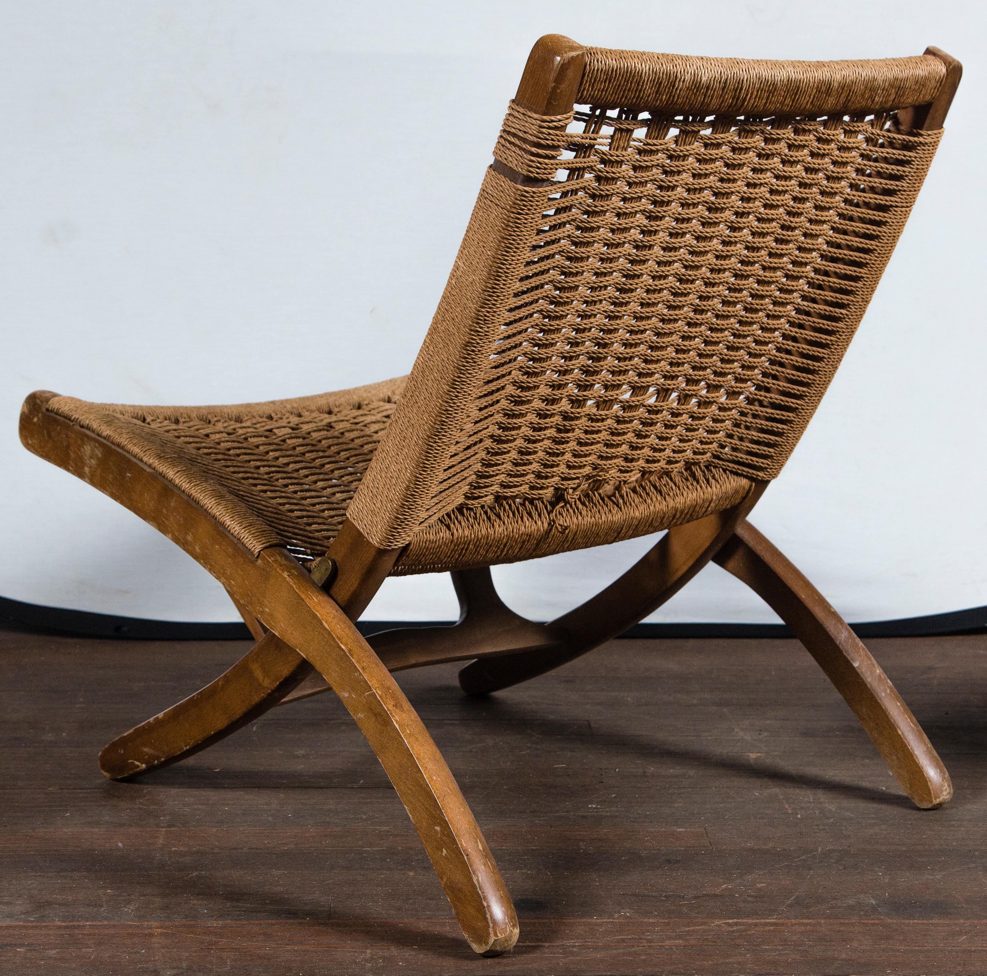 Wood Pair of Woven Folding Chairs in the Style of Hans Wegner