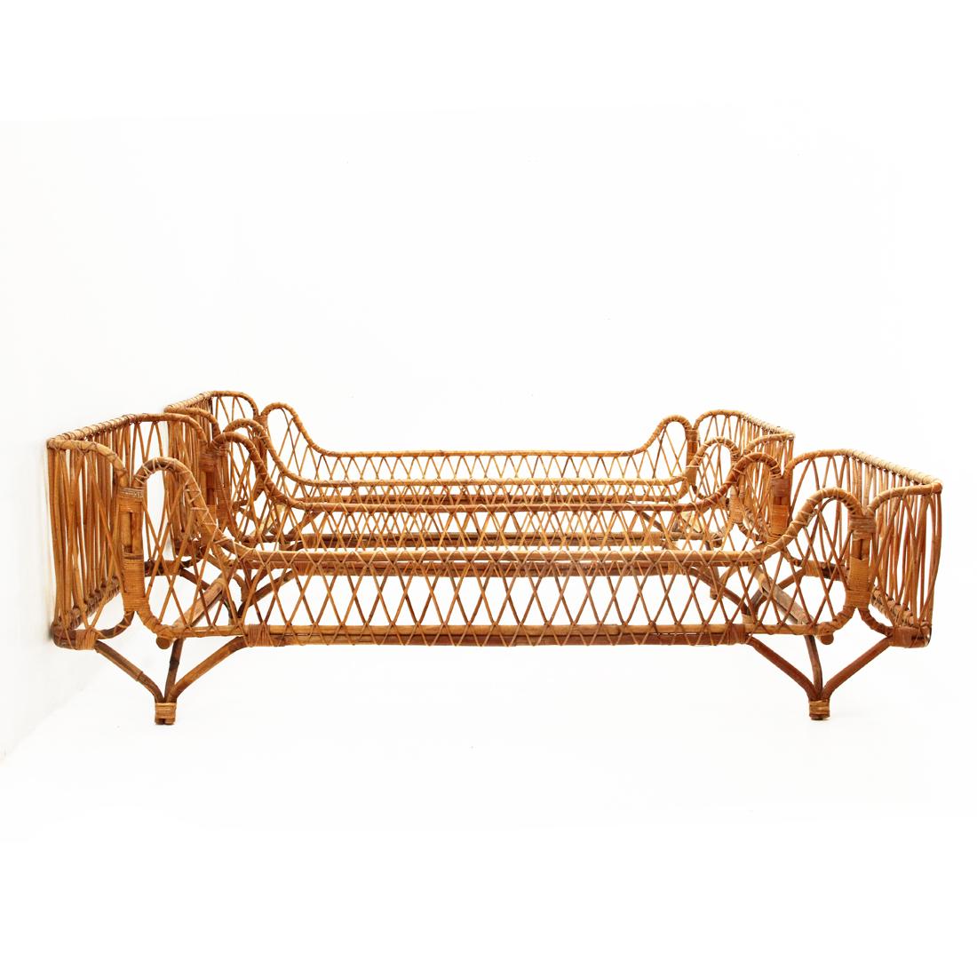 Pair of Italian-made beds produced in the 1950s.
Structure made of bamboo and woven rattan.
Good general condition, some signs due to normal use over time.
Houses net and mattress 85x200 cm

Dimensions: Length 90 cm - Depth 205 - Height 65 cm