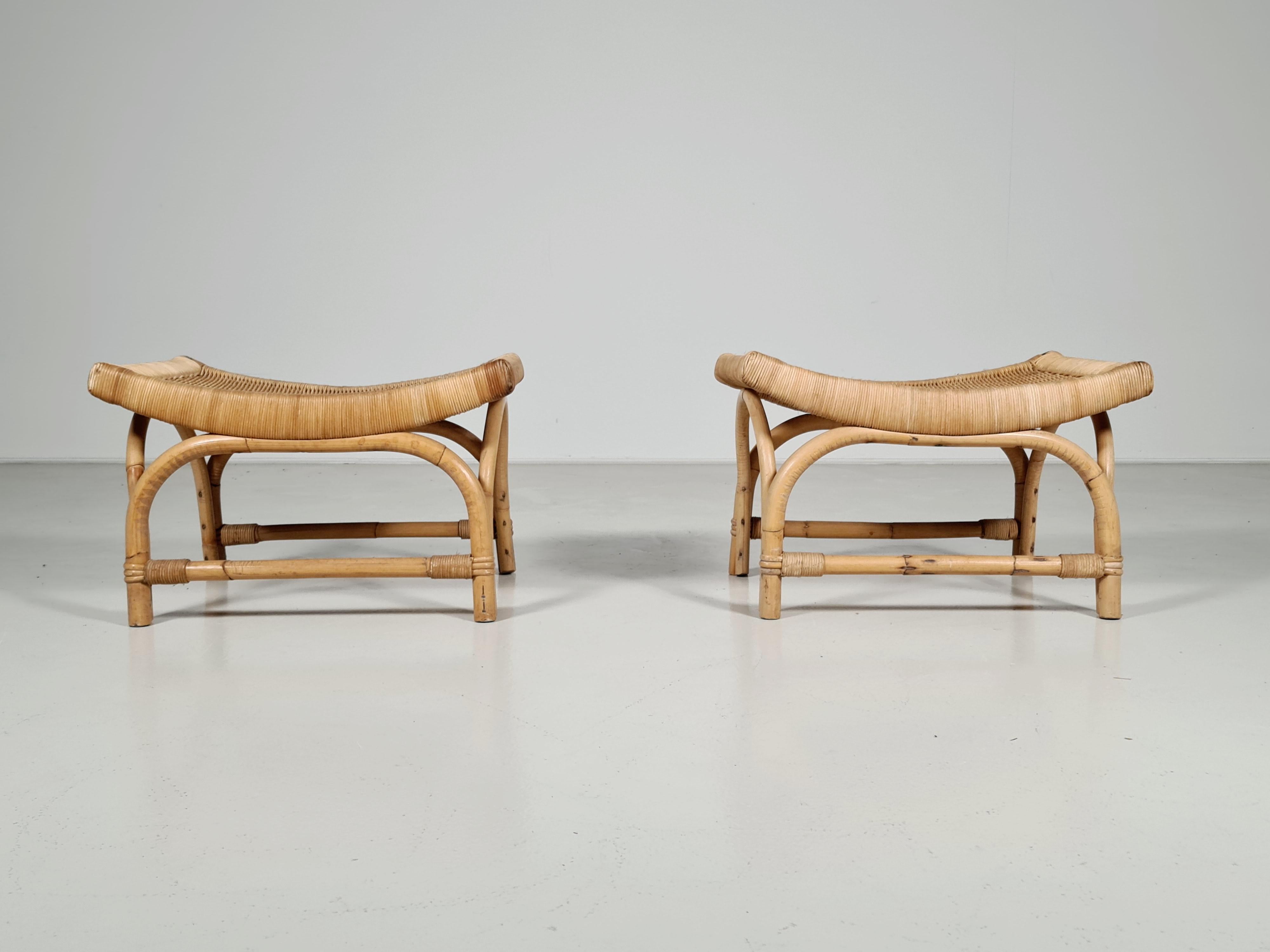 Pair of modernist bamboo and woven rattan / wicker rectangular stools or small benches, France, 1960s. Very well constructed all made by hand with a bamboo structure and rattan or wicker wire seat.