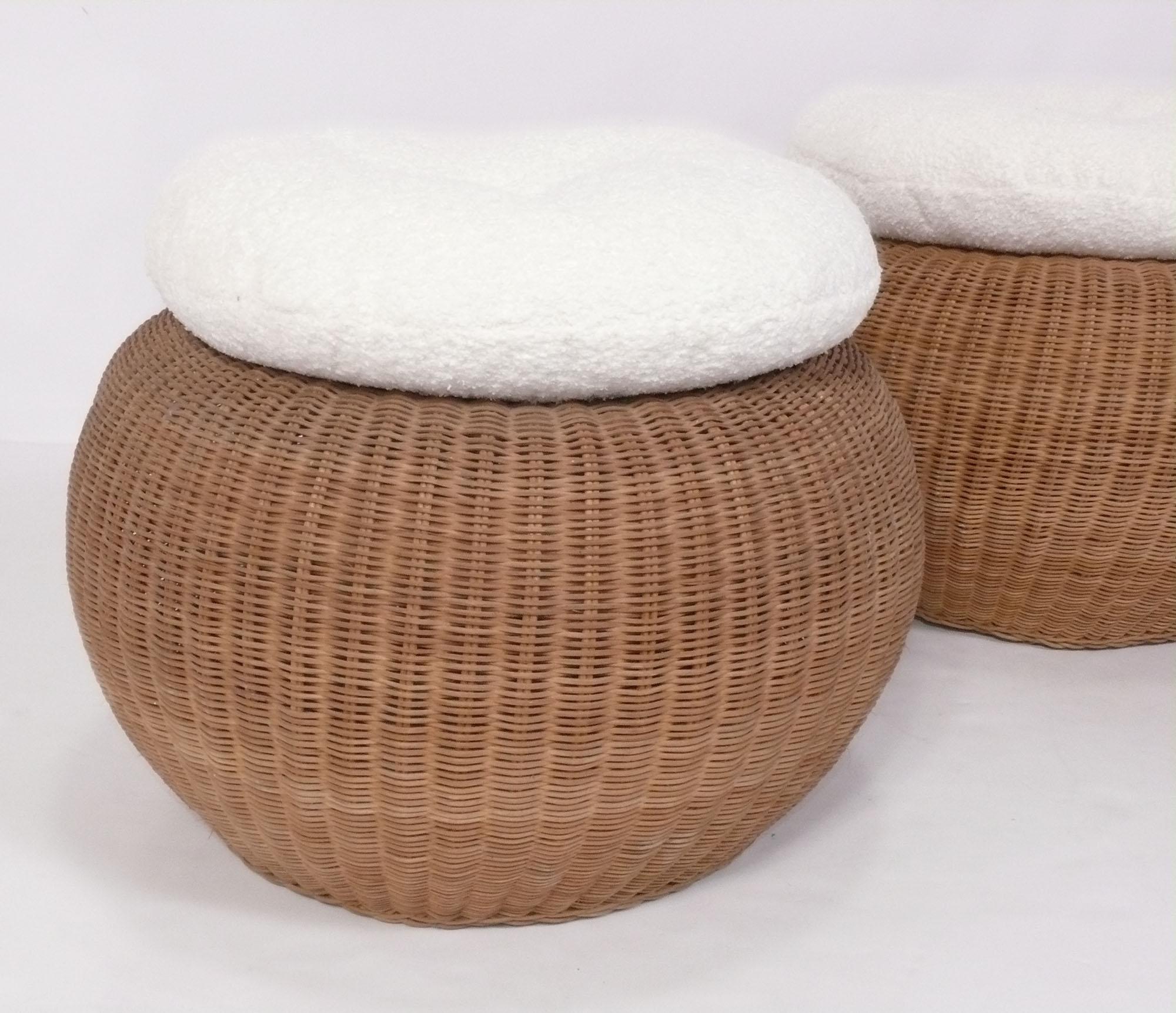 Mid-Century Modern Pair of Woven Wicker Stools attributed to Isamu Kenmochi New Bouce Cushions For Sale