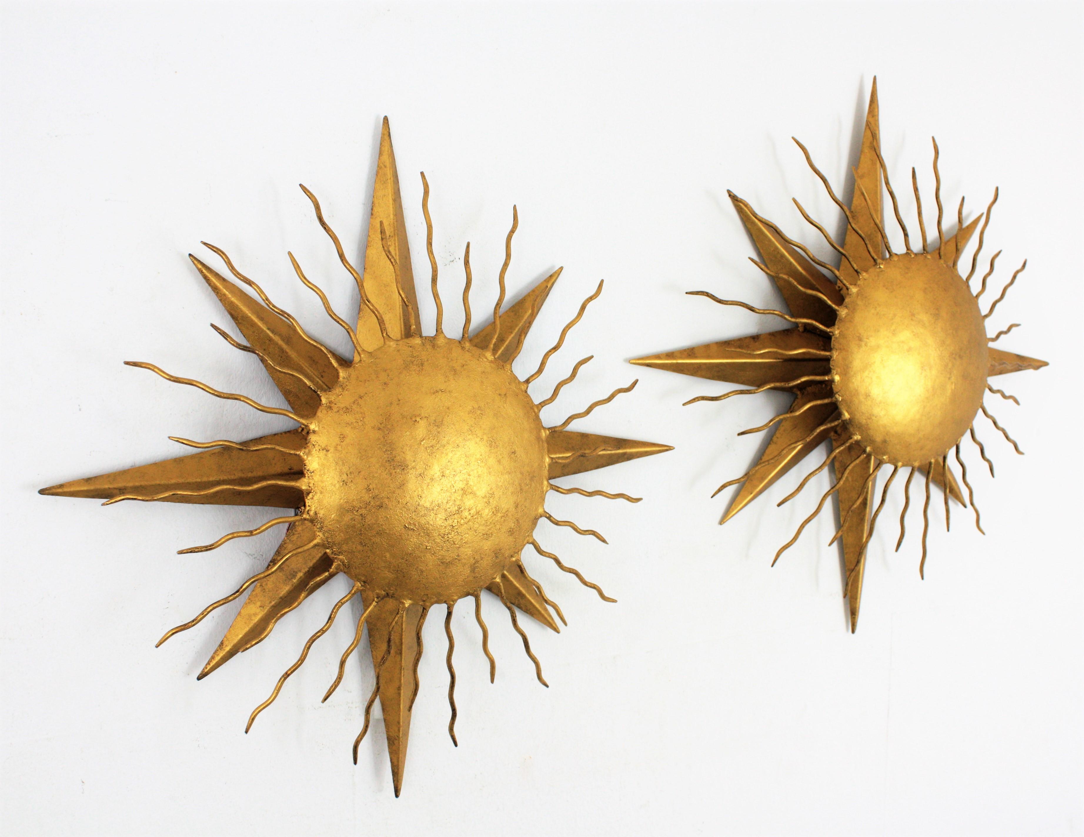 Spectacular pair of Brutalist hand-hammered iron gilded sunburst wall sconces this beautiful pair of light fixtures have a star shaped base with a sunburst shade with rays in different sizes. They could work also as ceiling light fixtures, Spain,
