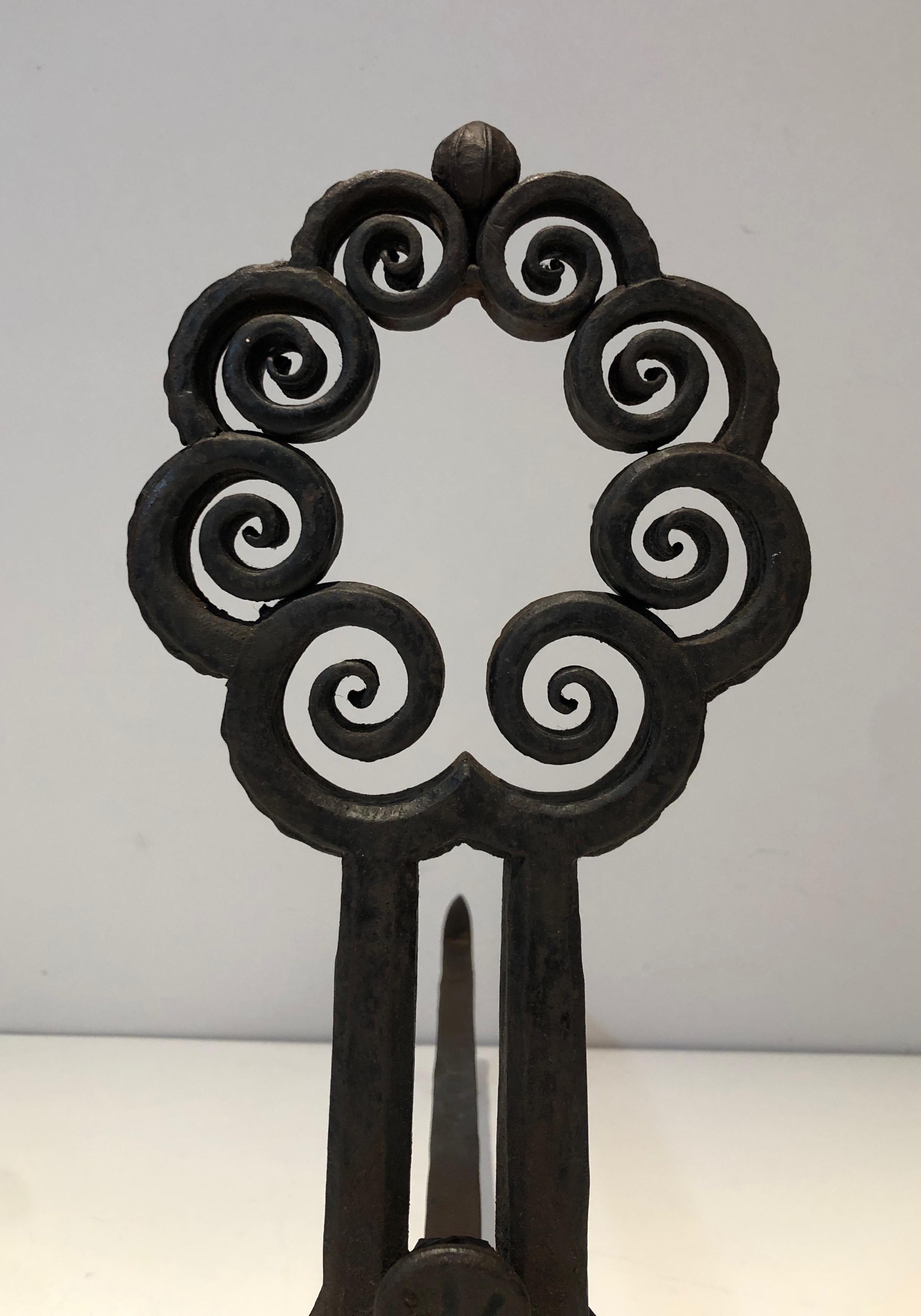 Paire de chenets en fer forgé et Hammer. Art nouveau. Signé Wanner Genneva en vente 10