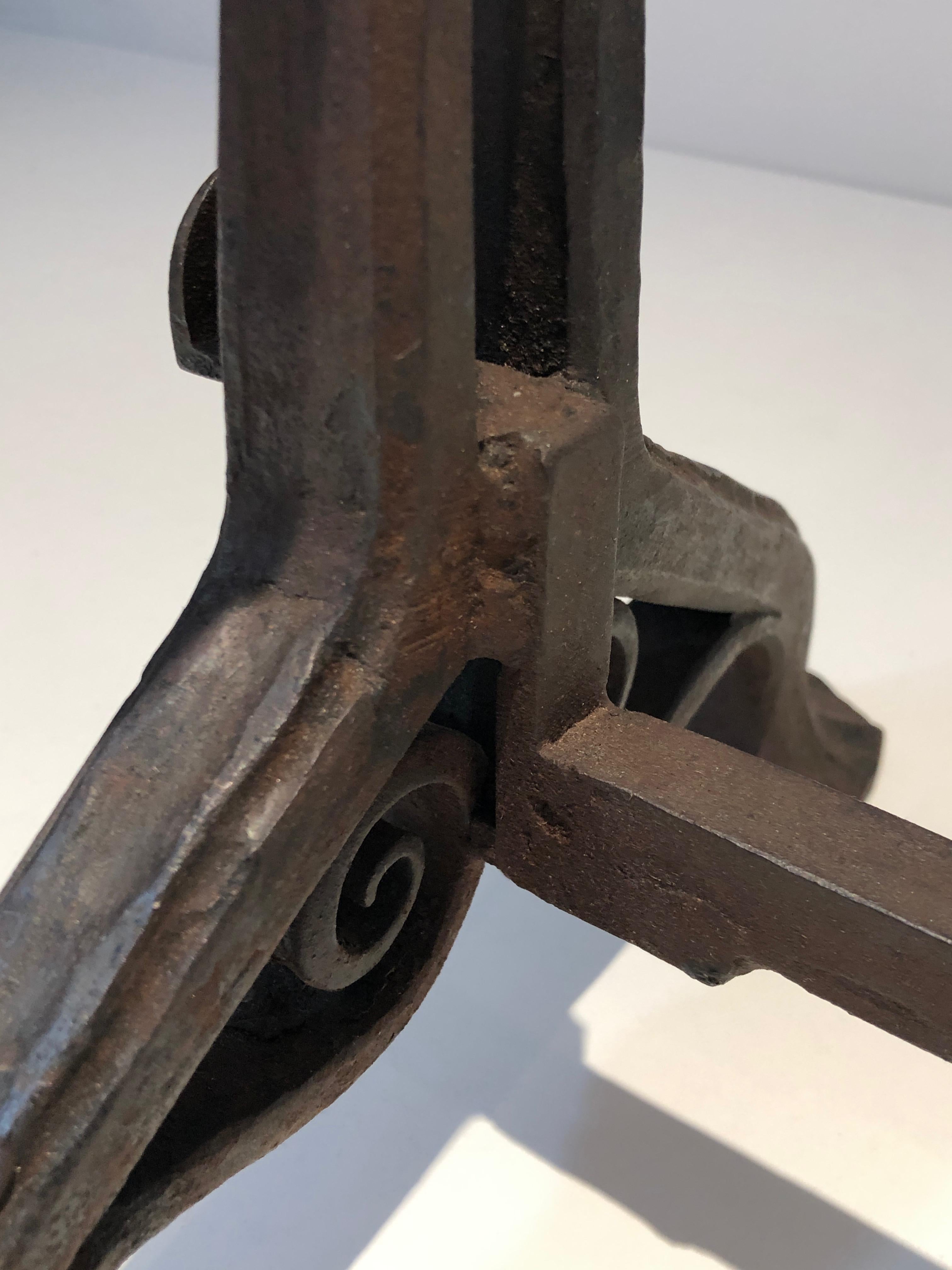 Paire de chenets en fer forgé et Hammer. Art nouveau. Signé Wanner Genneva en vente 14
