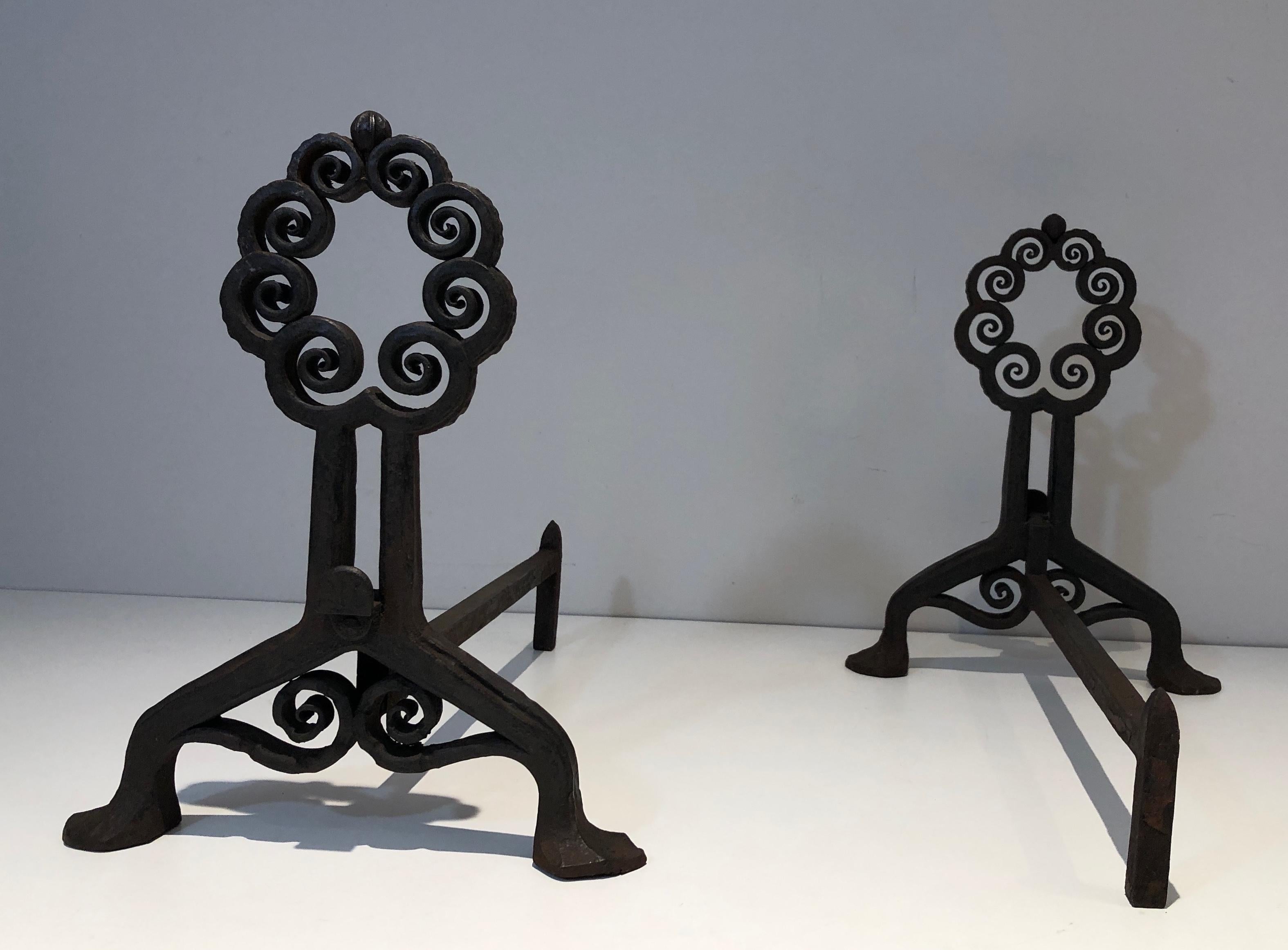 Paire de chenets en fer forgé et Hammer. Art nouveau. Signé Wanner Genneva Bon état - En vente à Marcq-en-Barœul, Hauts-de-France