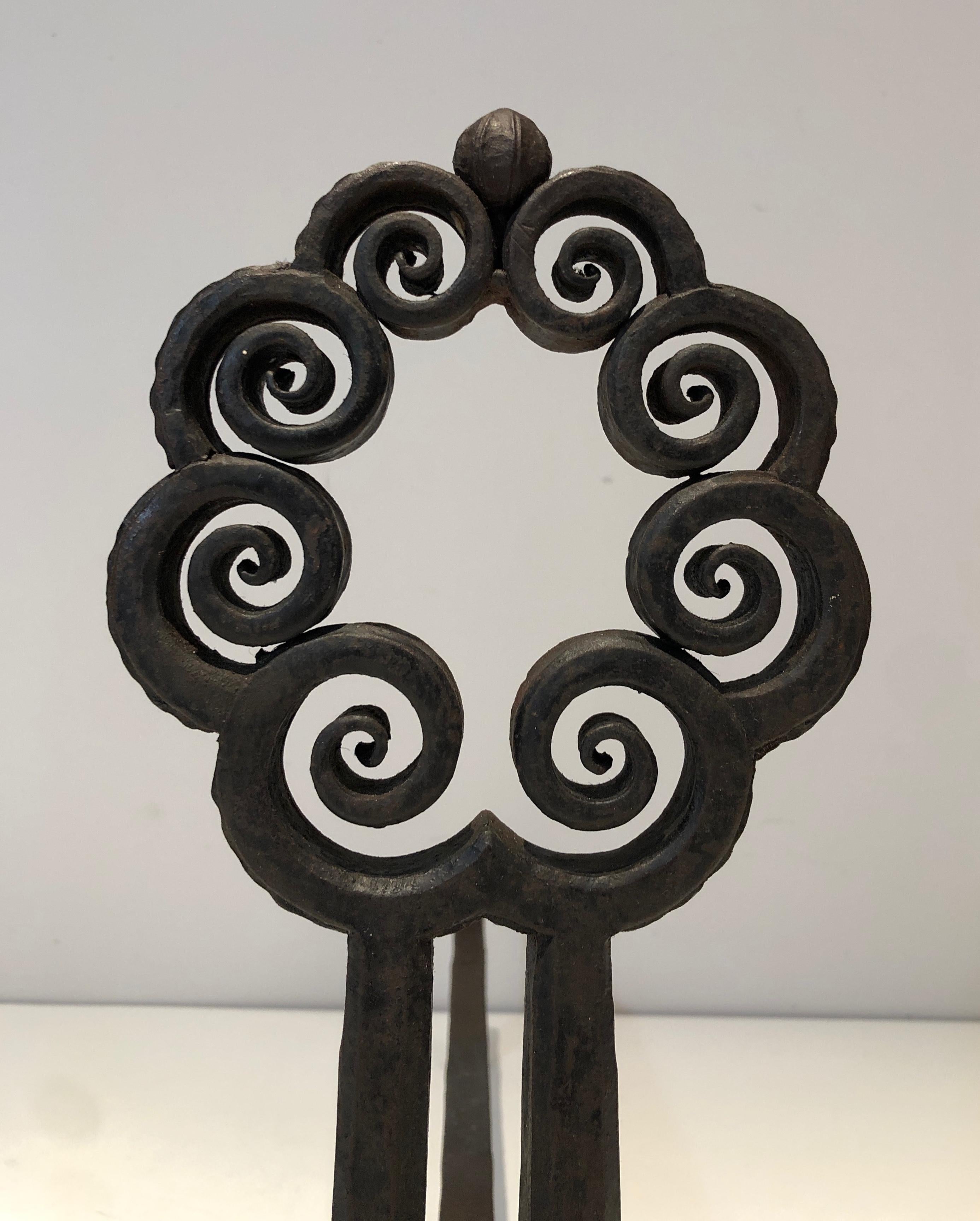 Paire de chenets en fer forgé et Hammer. Art nouveau. Signé Wanner Genneva en vente 1