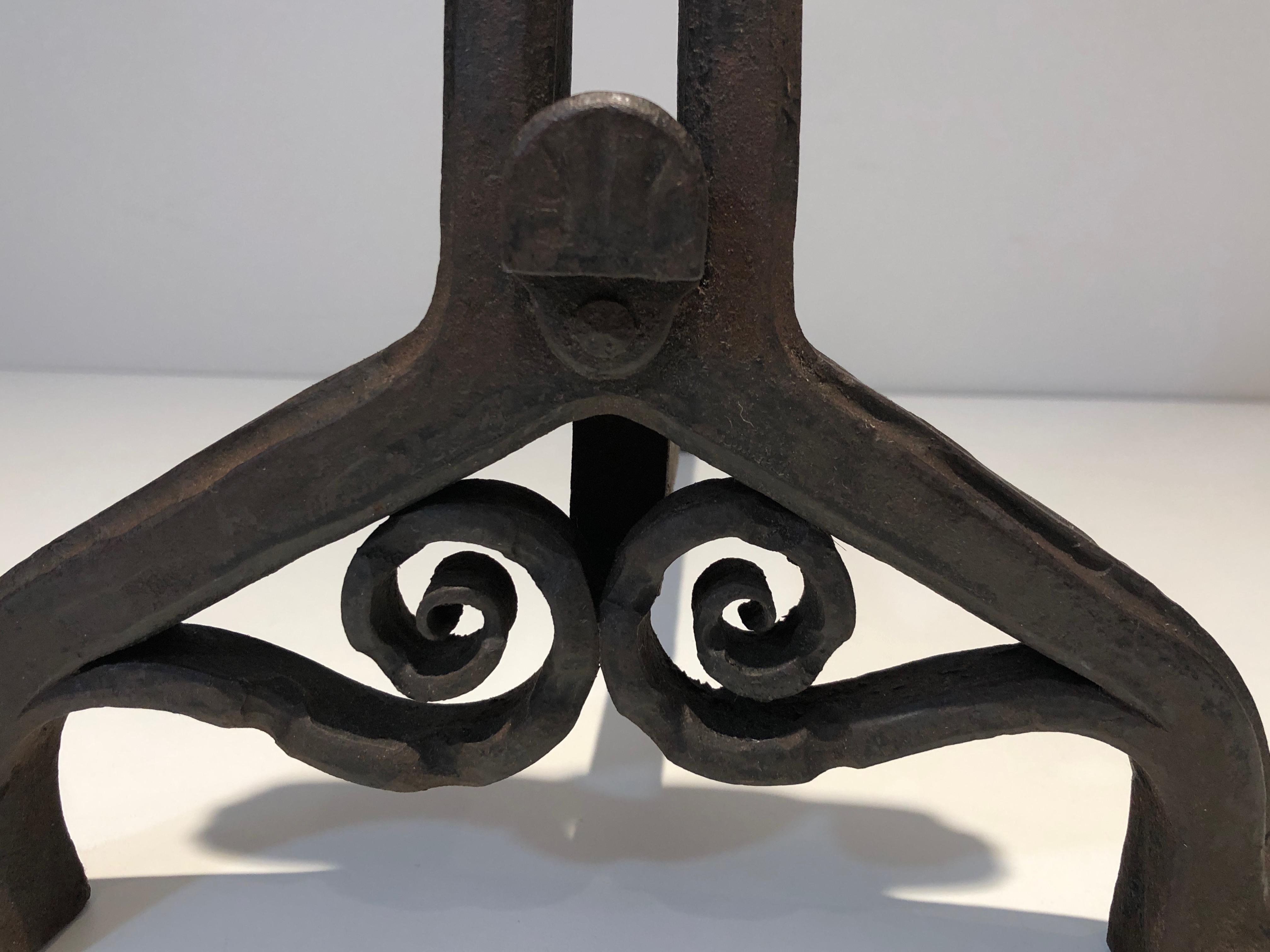 Paire de chenets en fer forgé et Hammer. Art nouveau. Signé Wanner Genneva en vente 4