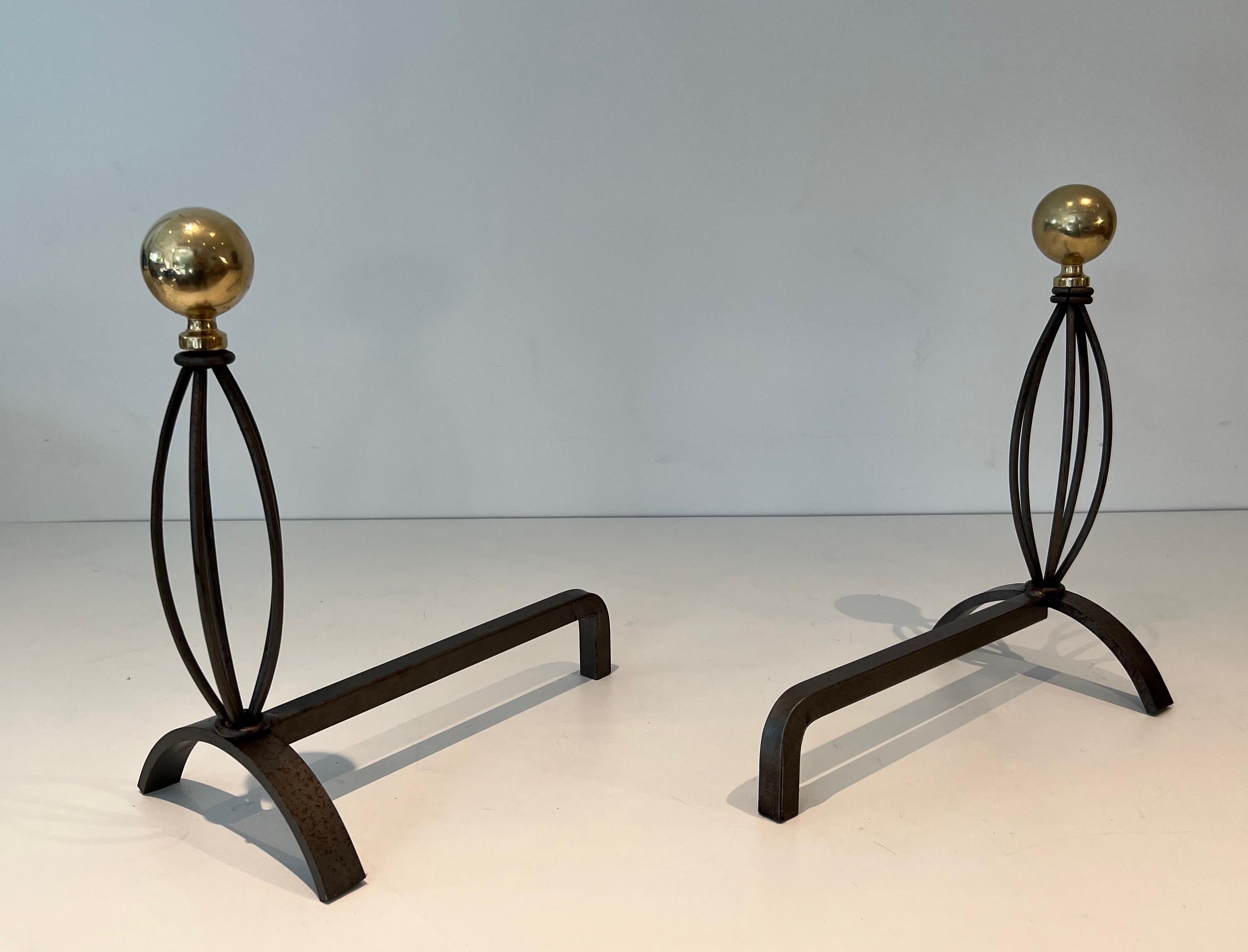 Pair of Wrought Iron and Brass Andirons In Good Condition For Sale In Marcq-en-Barœul, Hauts-de-France