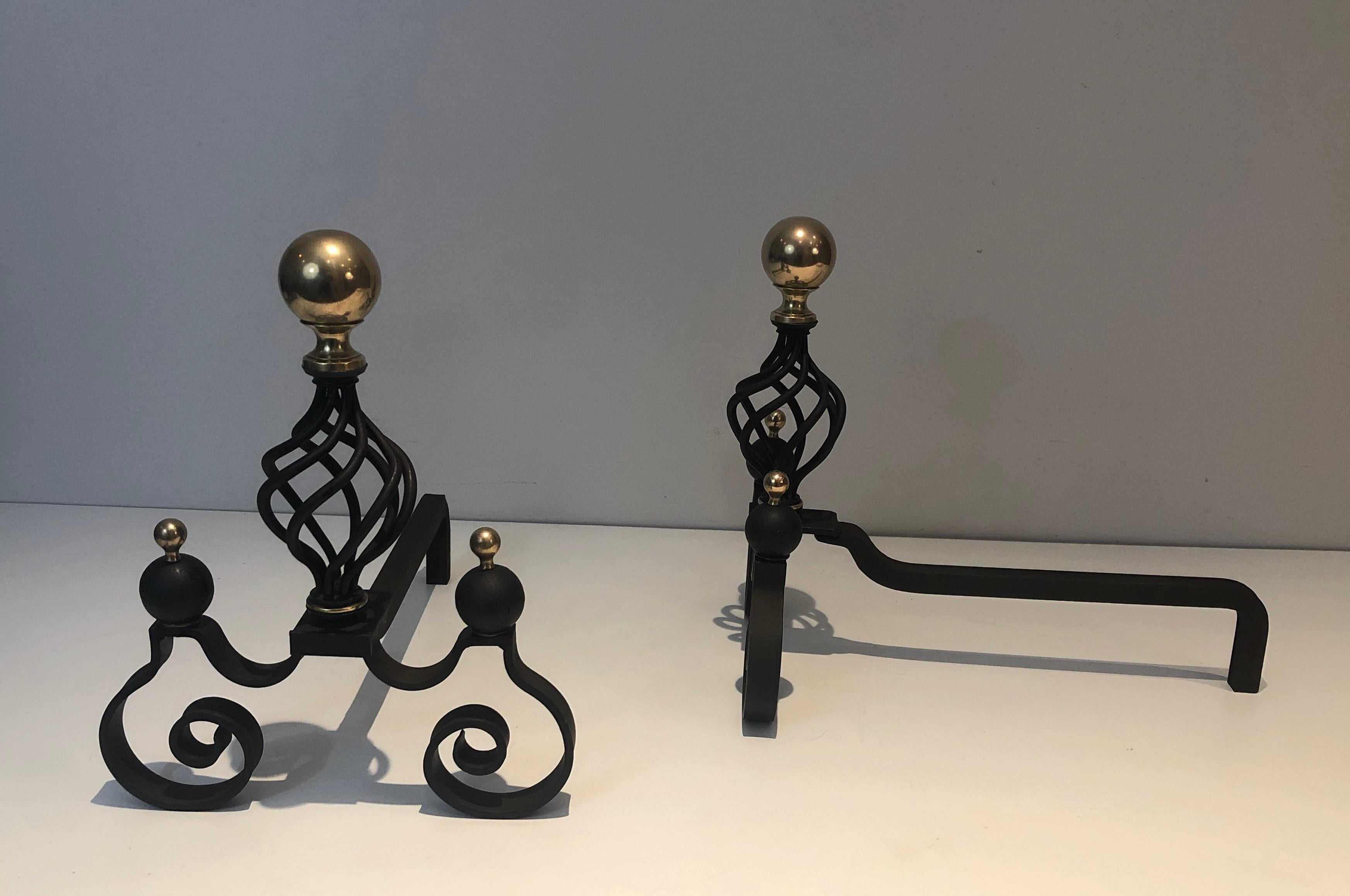 Pair of Wrought Iron and Brass Andirons In Good Condition For Sale In Marcq-en-Barœul, Hauts-de-France
