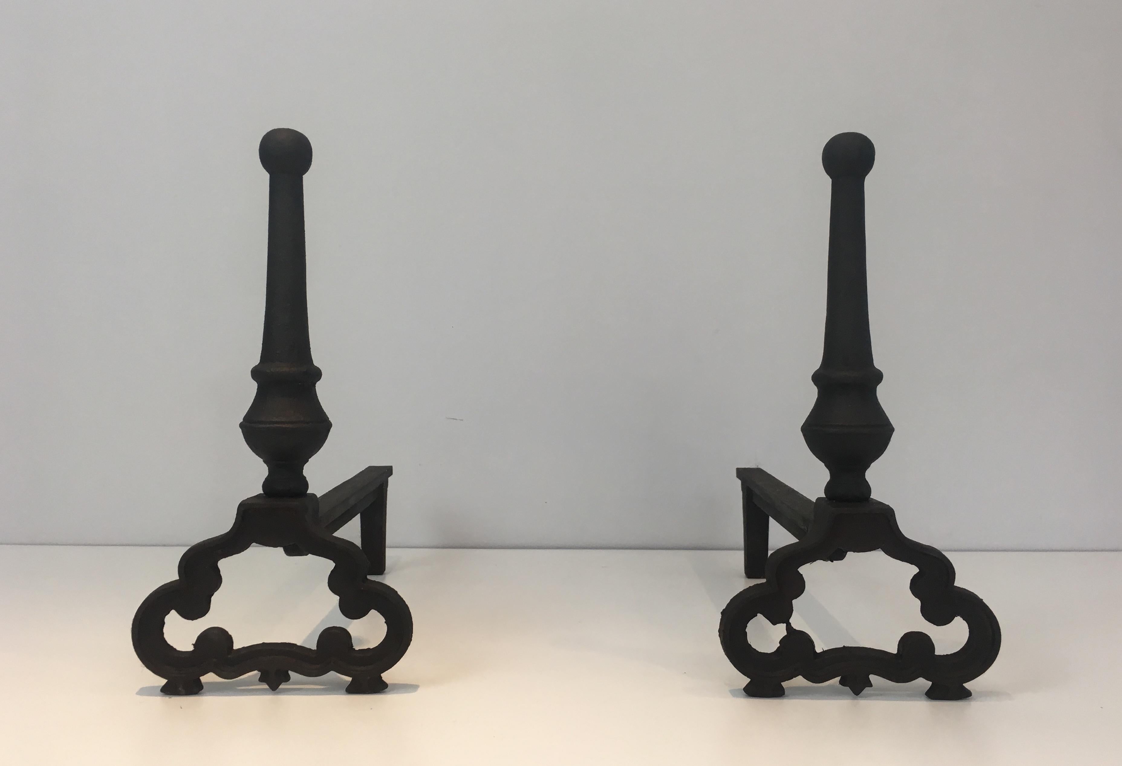 Pair of Wrought Iron and Cast Iron Andirons, French, circa 1940 In Good Condition In Marcq-en-Barœul, Hauts-de-France