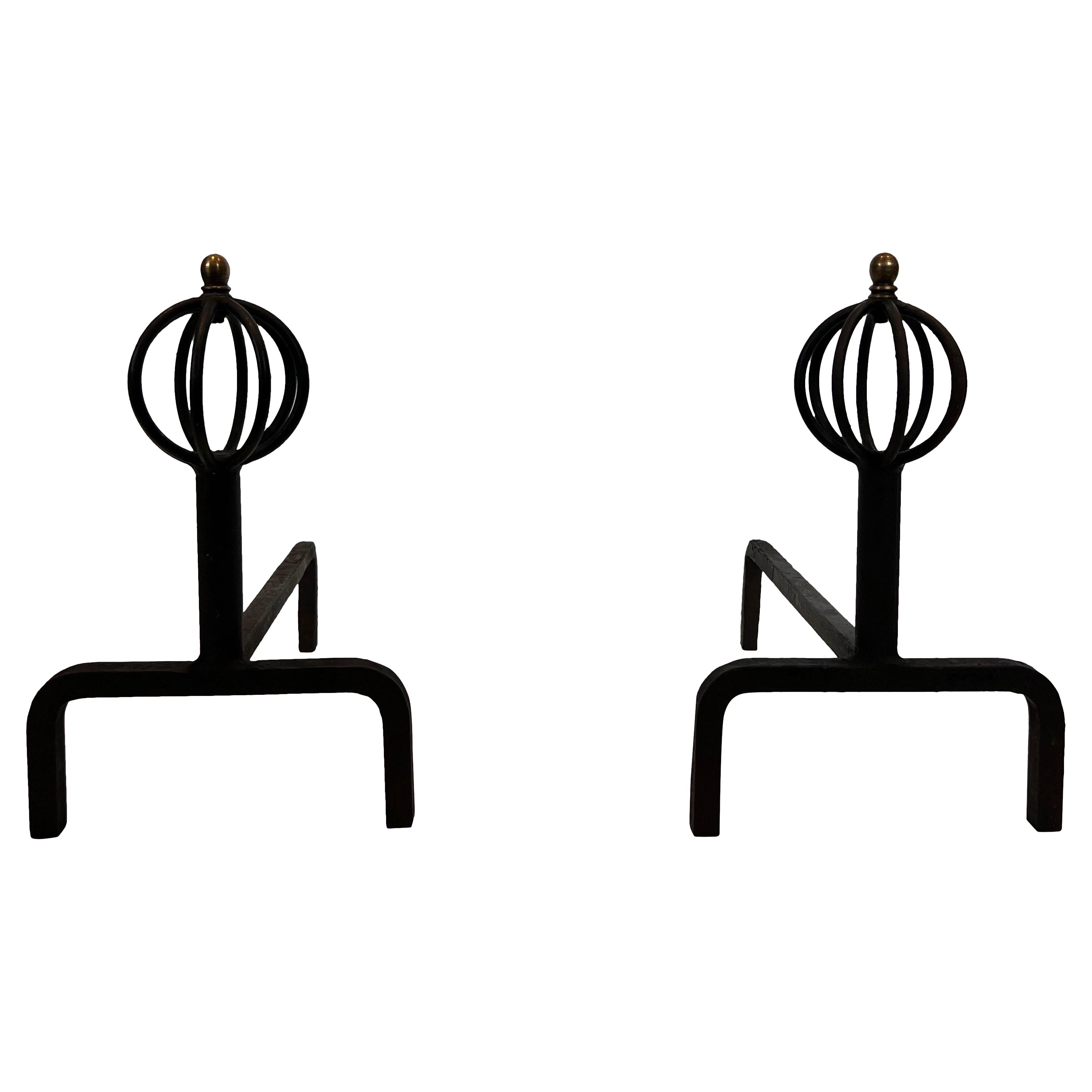Coppia di candelabri in ferro battuto. Lavoro francese. Circa 1950