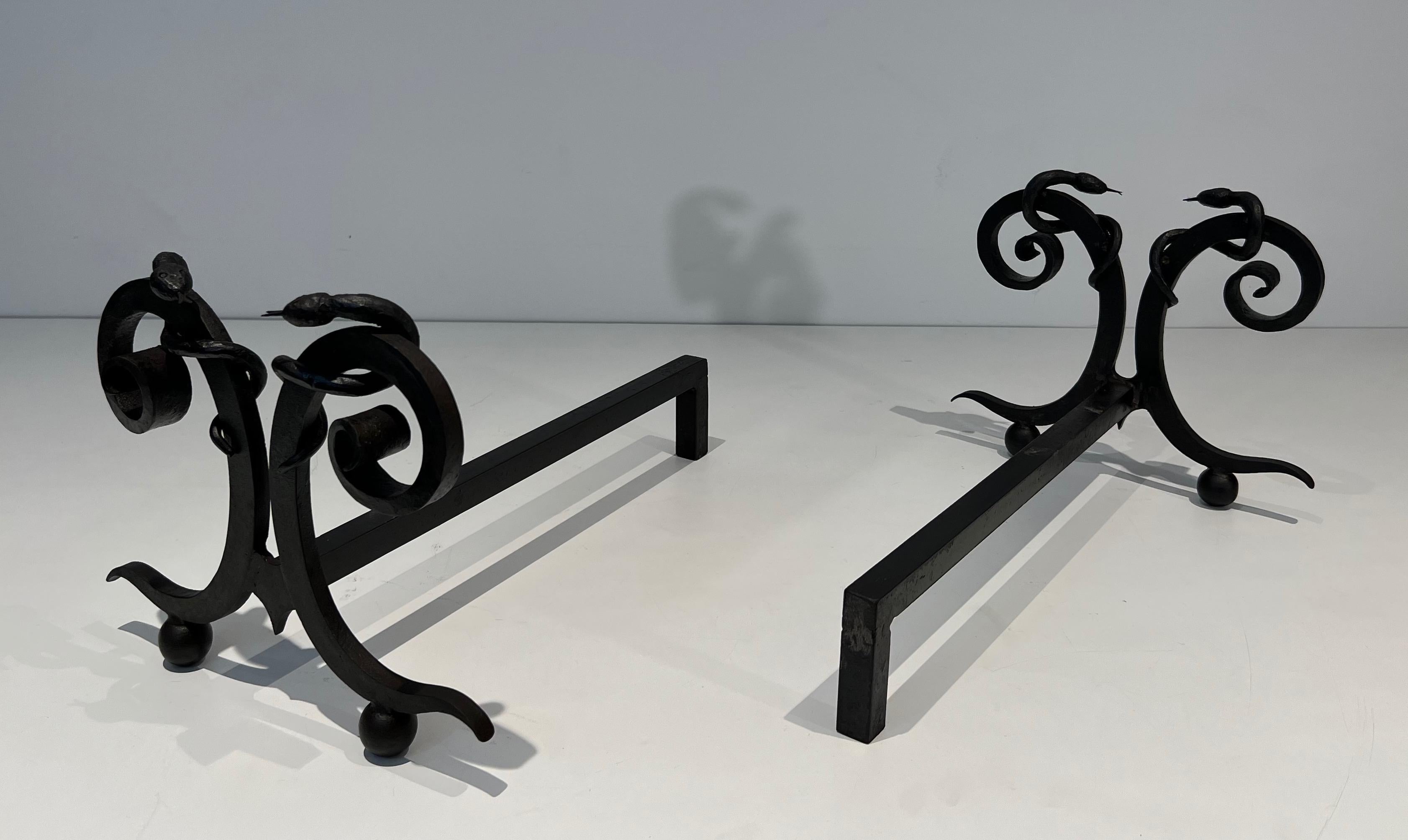 Pair of wrought iron andirons with Snakes in the style of Edgar Brandt In Good Condition For Sale In Marcq-en-Barœul, Hauts-de-France