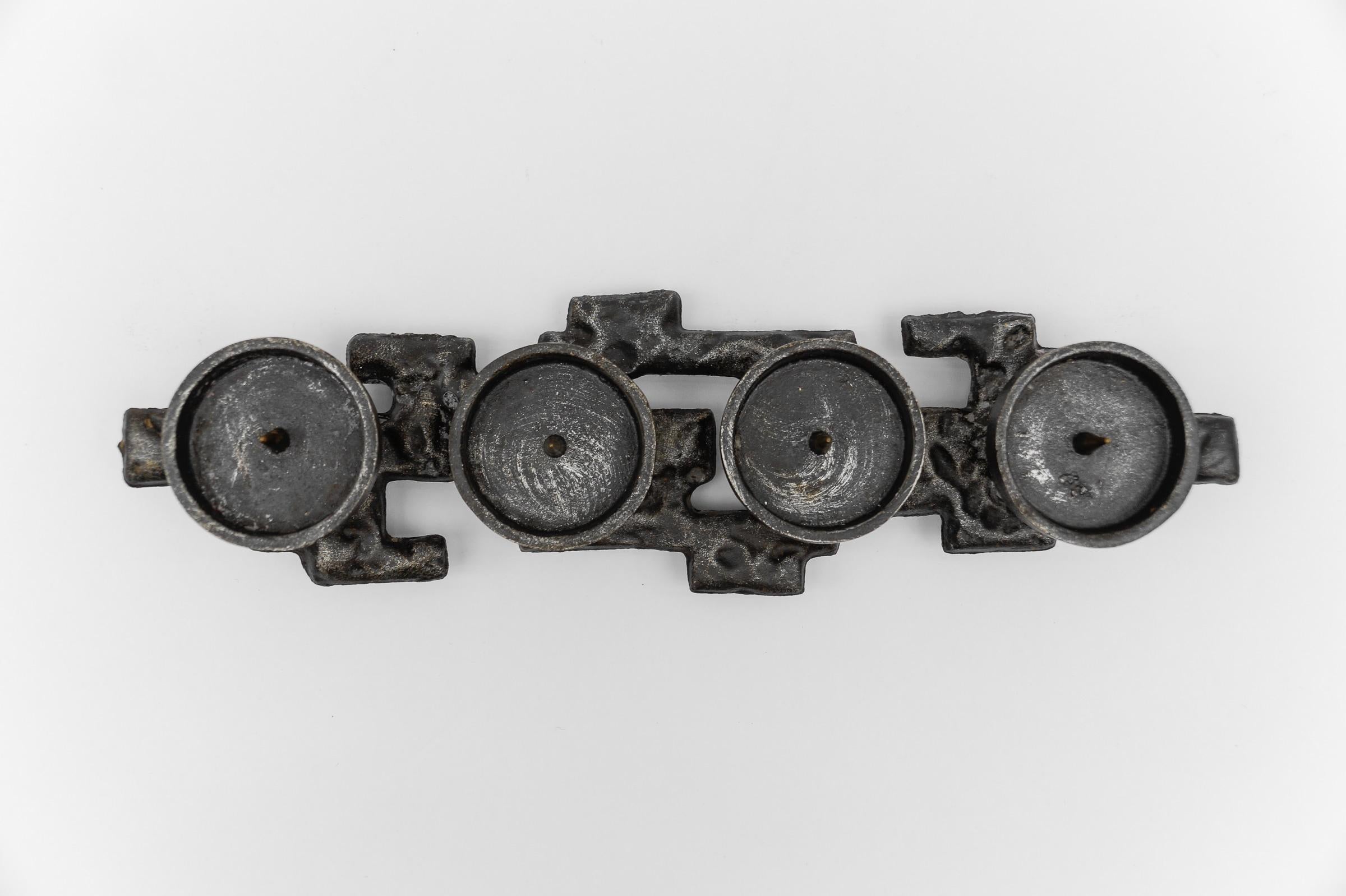 Metà XX secolo Coppia di portacandele brutalisti in ferro battuto, 1960, Austria in vendita