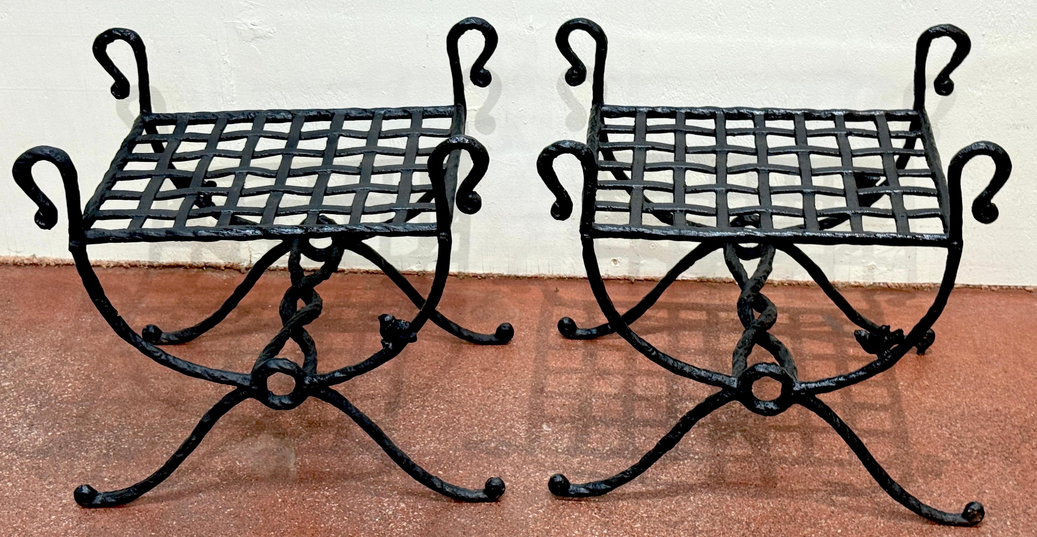Forgé Paire de bancs en fer forgé attribués à Ilana Goor en vente