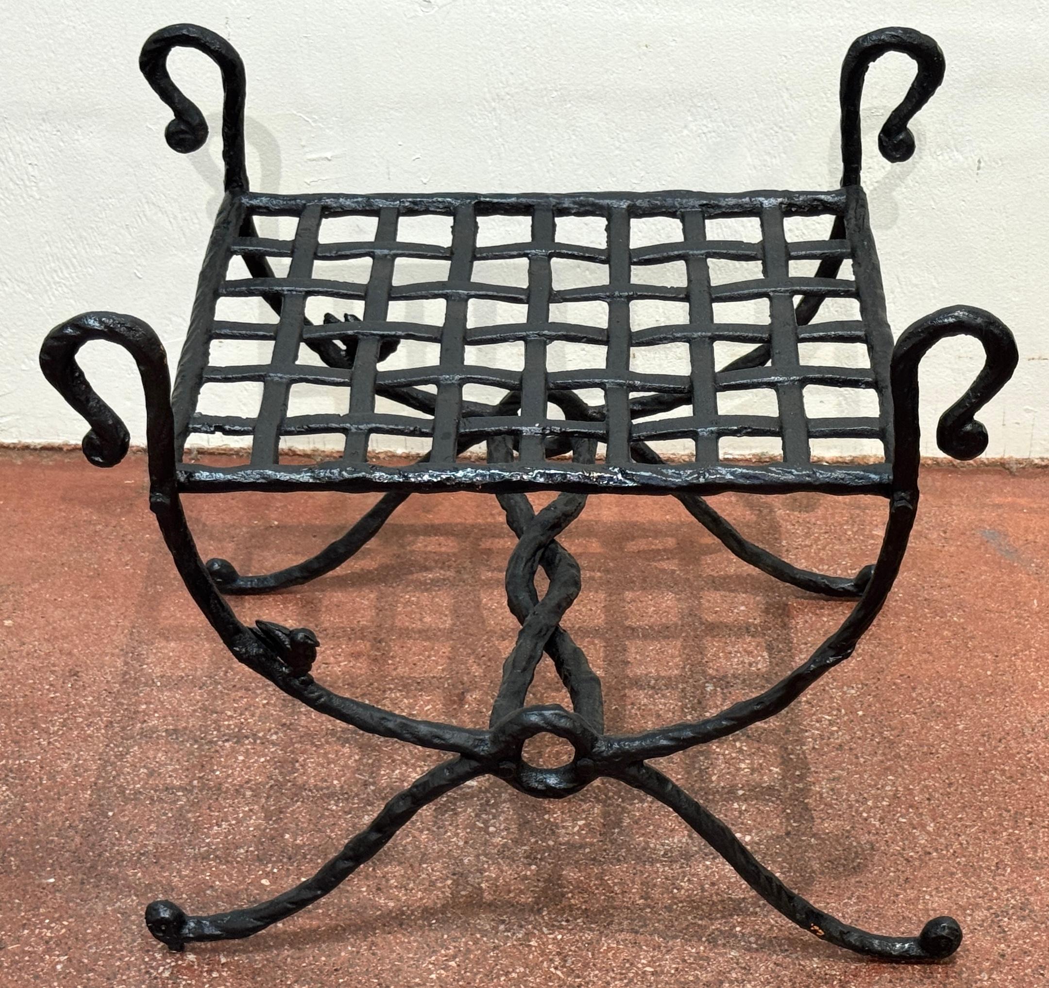 20ième siècle Paire de bancs en fer forgé attribués à Ilana Goor en vente