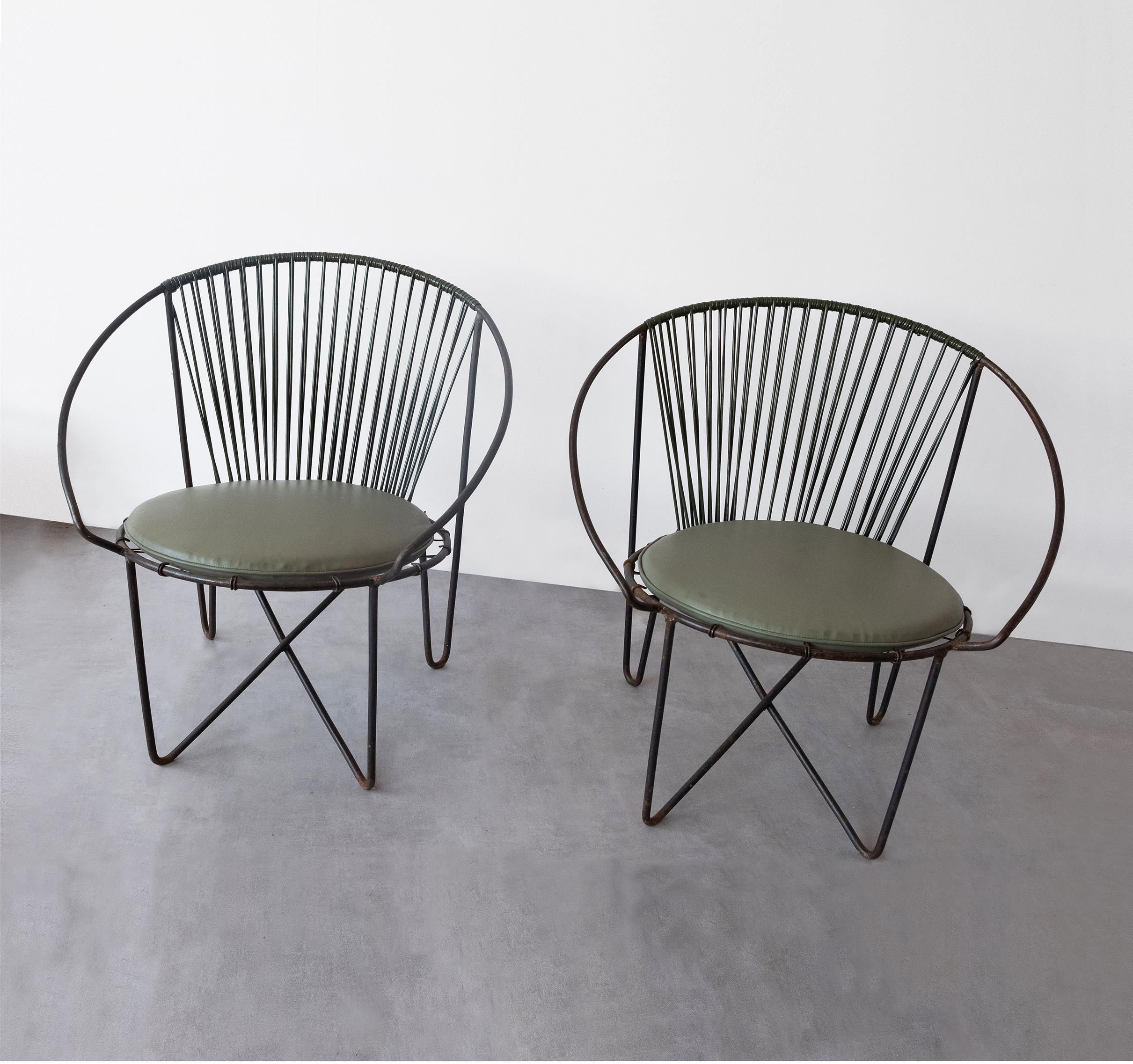 Mid-Century Modern Pair of Wrought Iron chairs by José Zanine Caldas, Brazil, 1950s For Sale