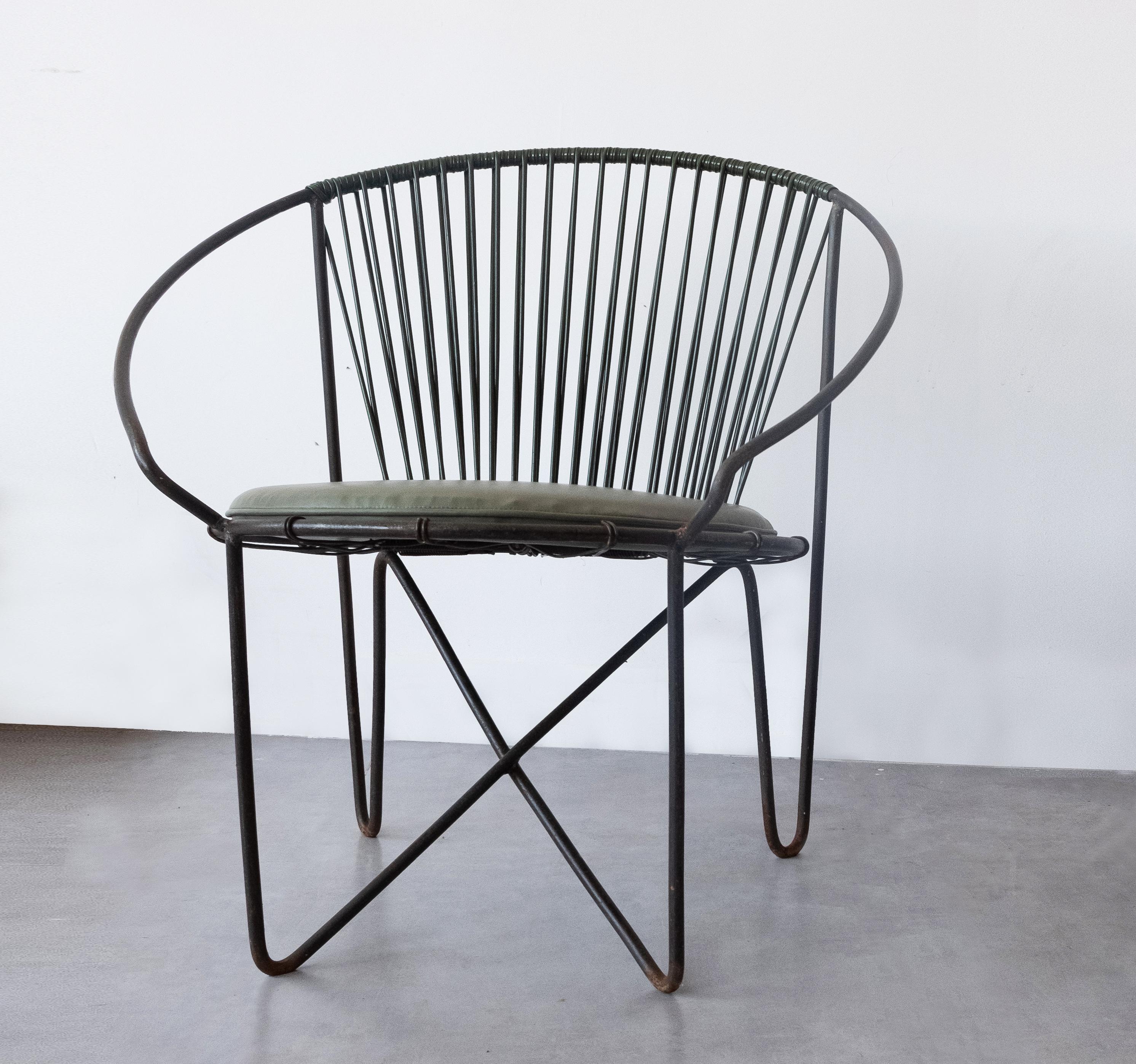 20ième siècle Paire de chaises en fer forgé de José Zanine Caldas, Brésil, années 1950 en vente